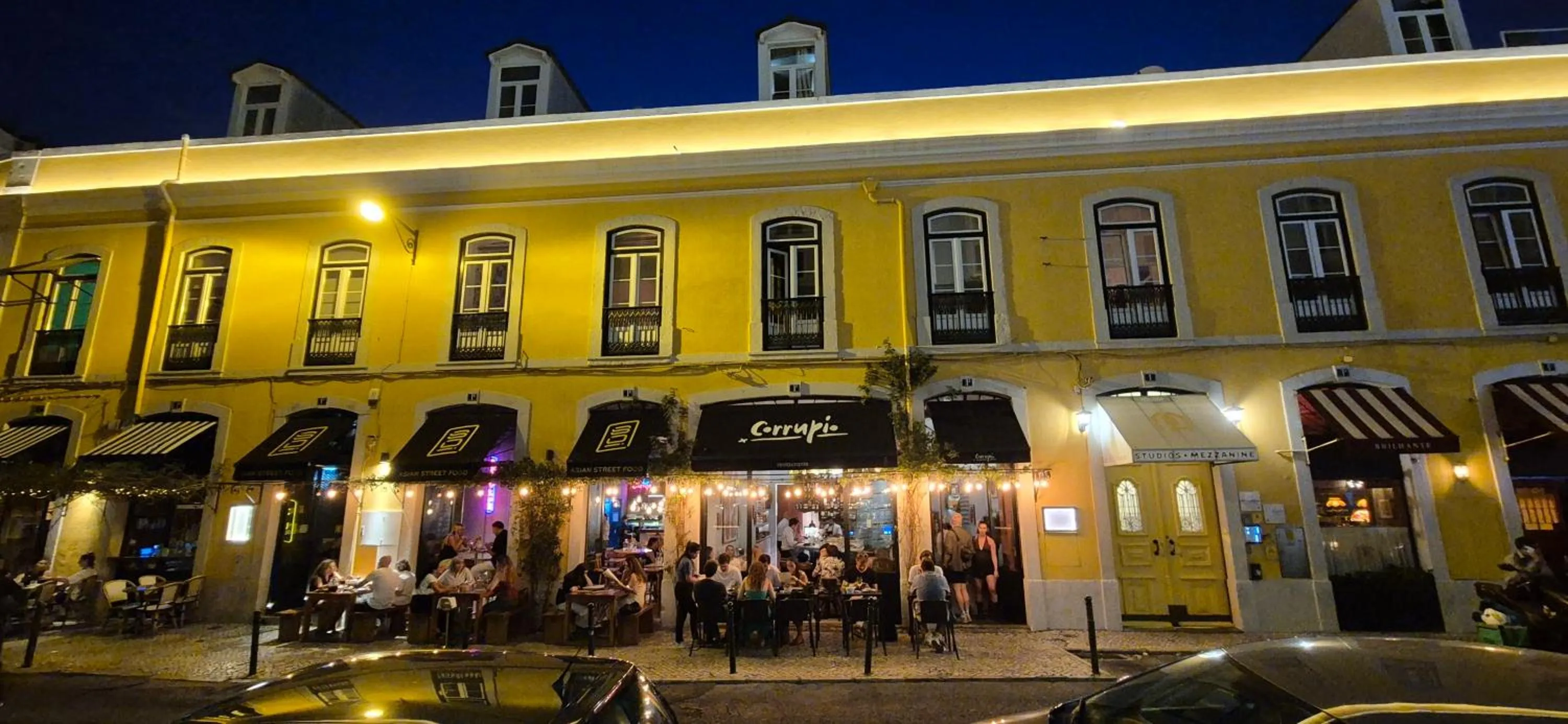 Property building in Studios with Mezzanine Rua da Moeda