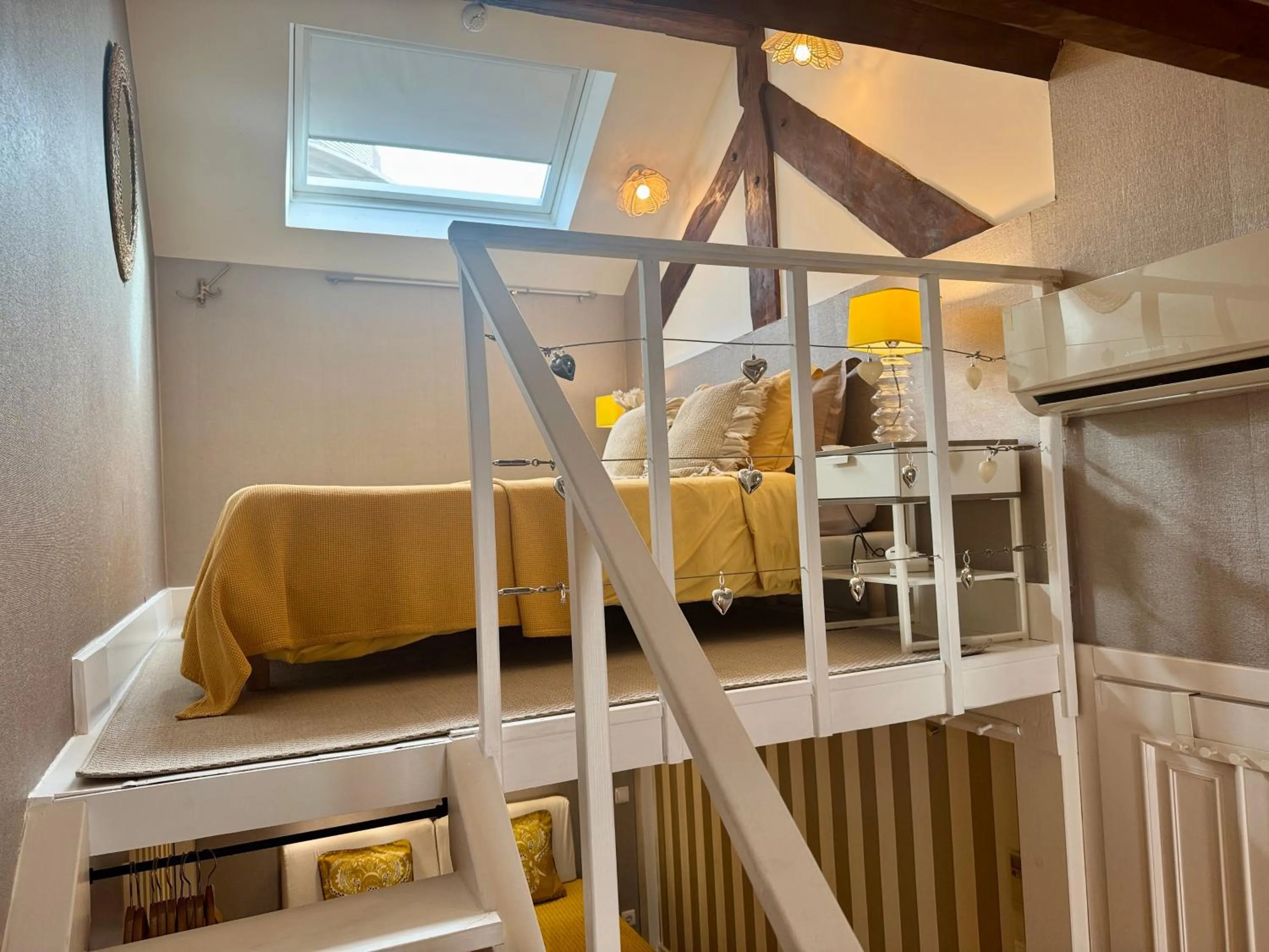 Bed in Studios with Mezzanine Rua da Moeda