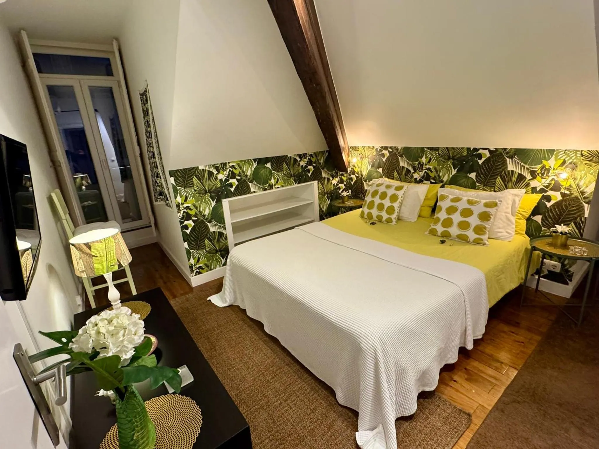 Bed in Studios with Mezzanine Rua da Moeda