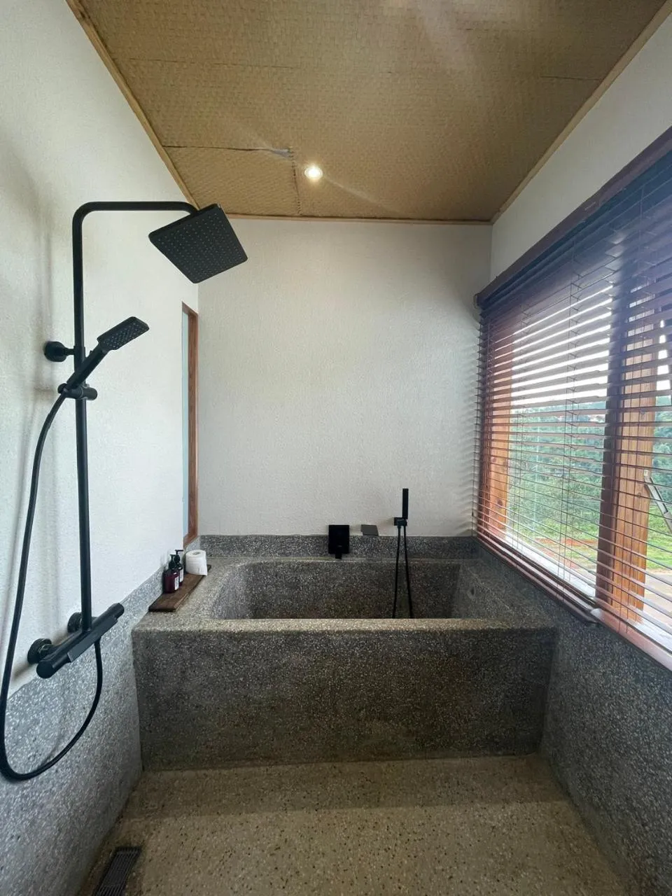 Shower in MăngDiang Boutique Hotel
