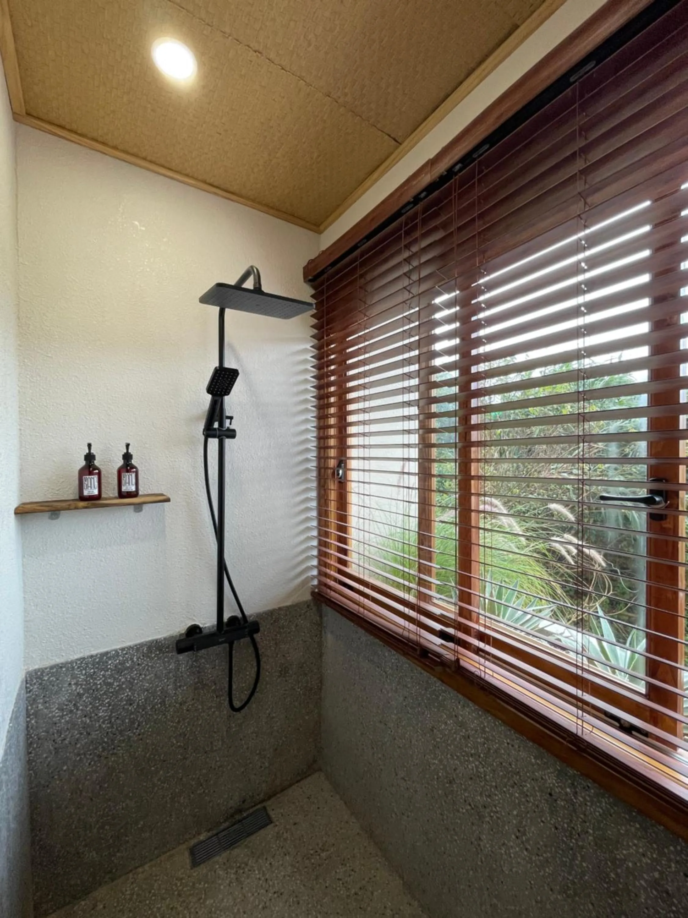 Shower in MăngDiang Boutique Hotel
