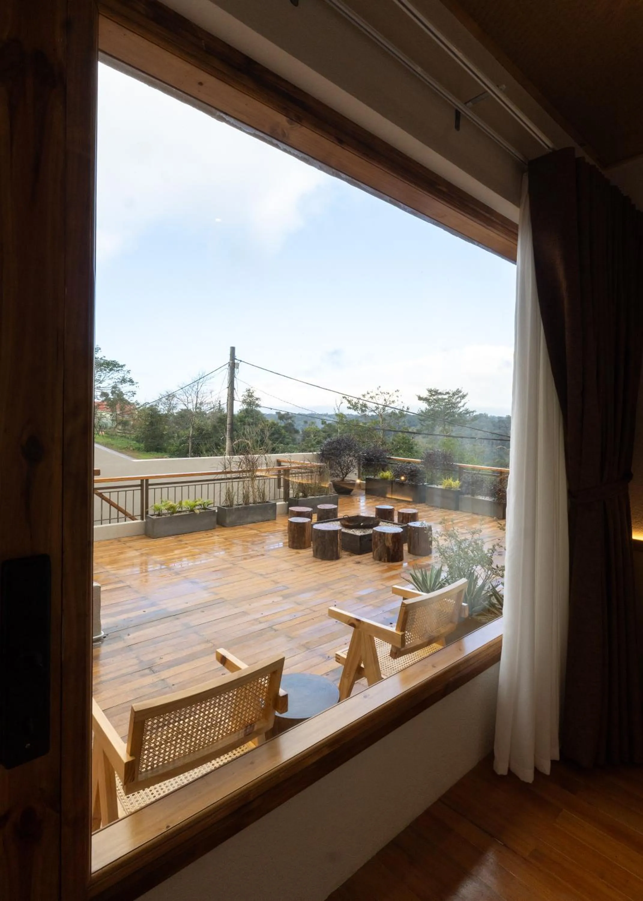 Patio in MăngDiang Boutique Hotel