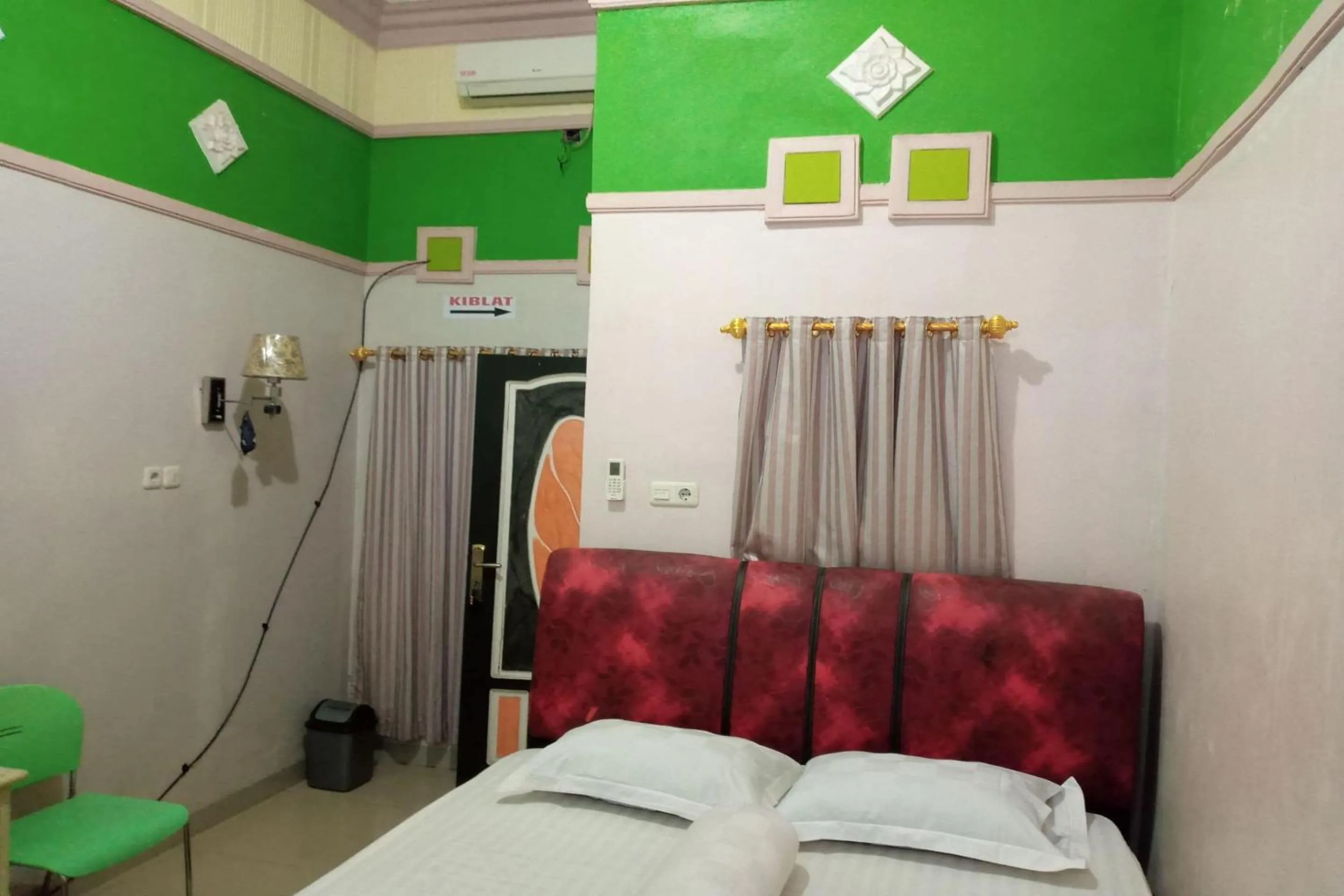 Bedroom, Bed in Hotel O Kost Nian Syariah Near SPBU Pertamina 74.91657 Mattirotasi Sidrap