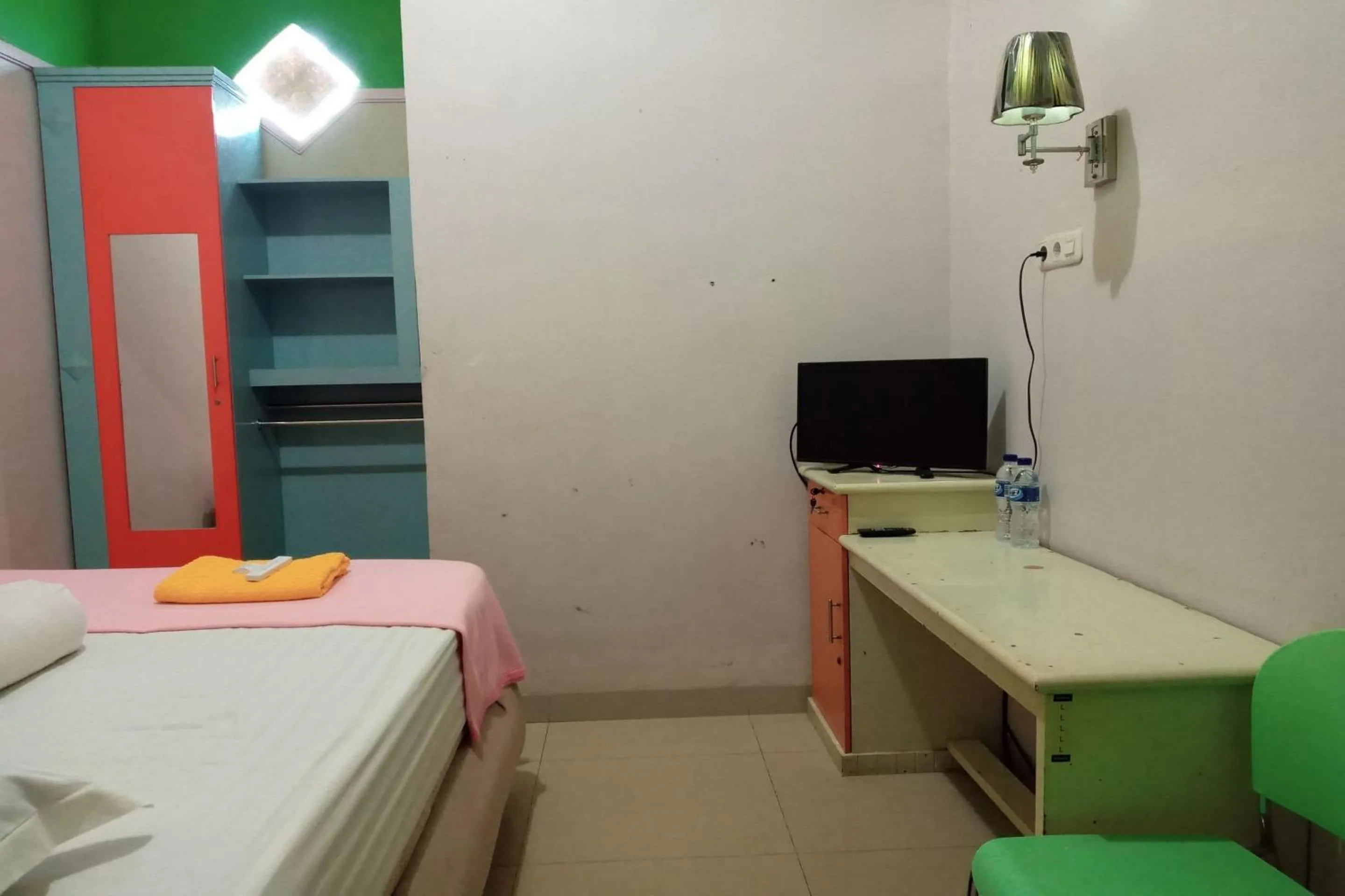Bedroom, Bed in Hotel O Kost Nian Syariah Near SPBU Pertamina 74.91657 Mattirotasi Sidrap