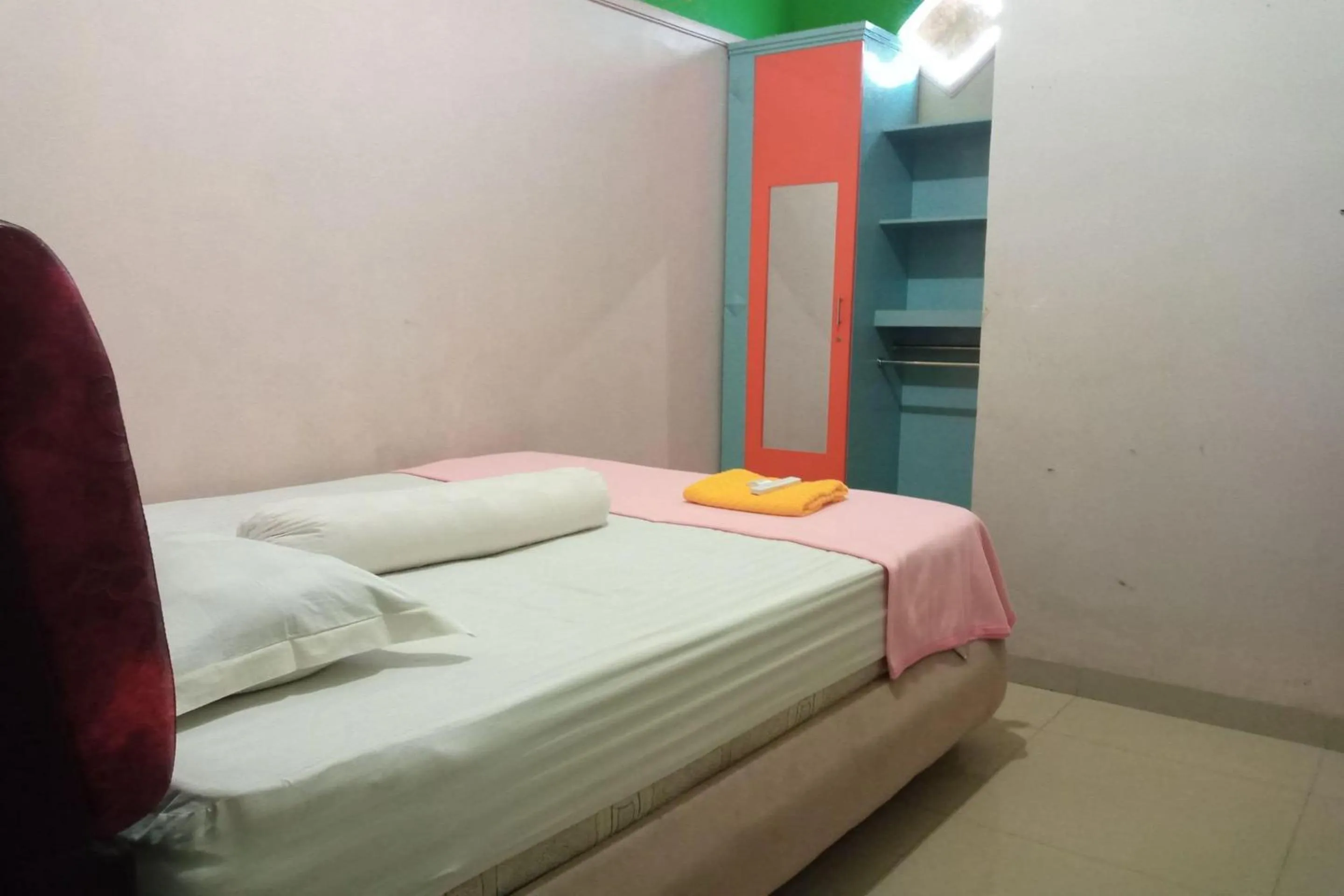 Bedroom, Bed in Hotel O Kost Nian Syariah Near SPBU Pertamina 74.91657 Mattirotasi Sidrap