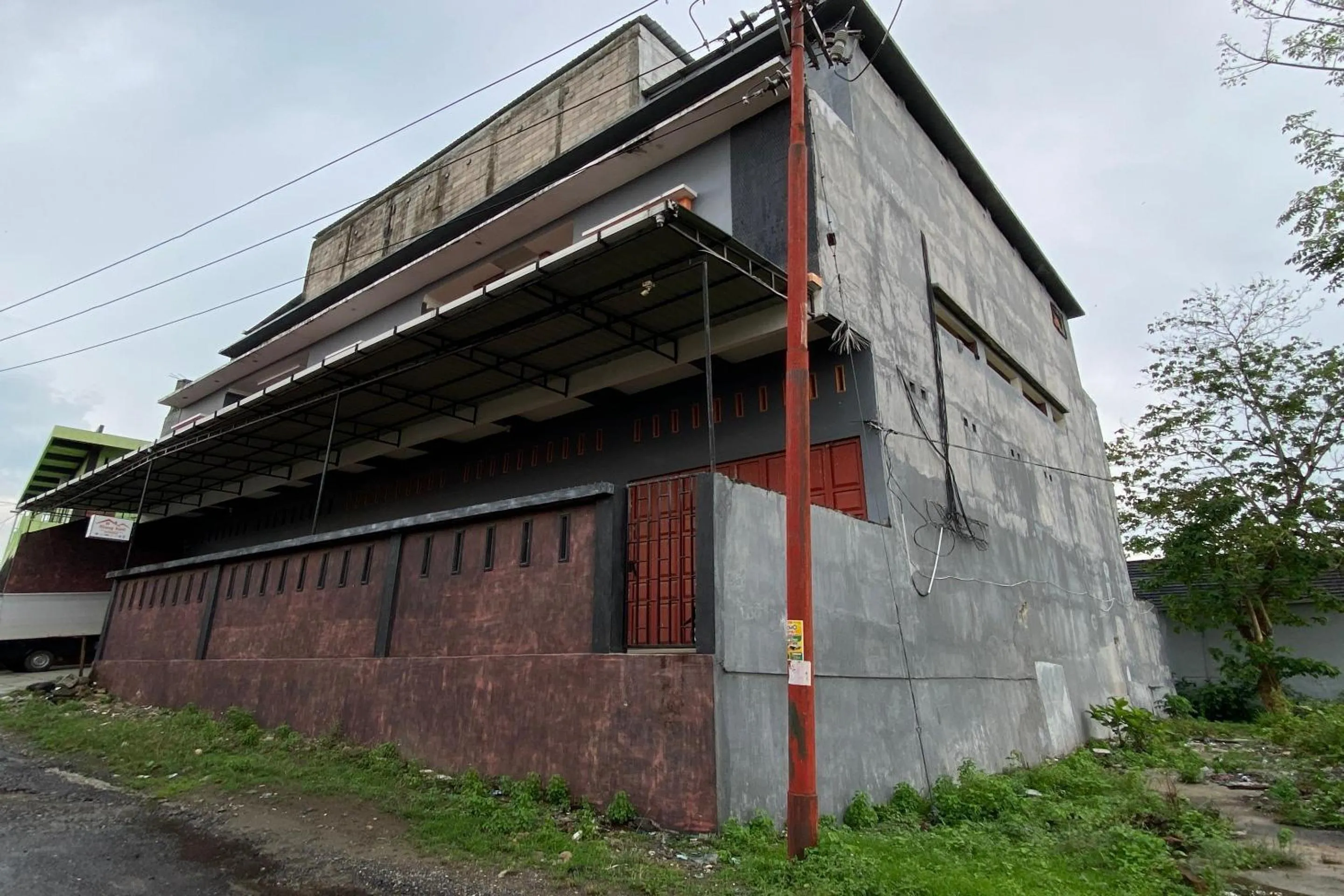 Facade/entrance in Hotel O Kost Nian Syariah Near SPBU Pertamina 74.91657 Mattirotasi Sidrap