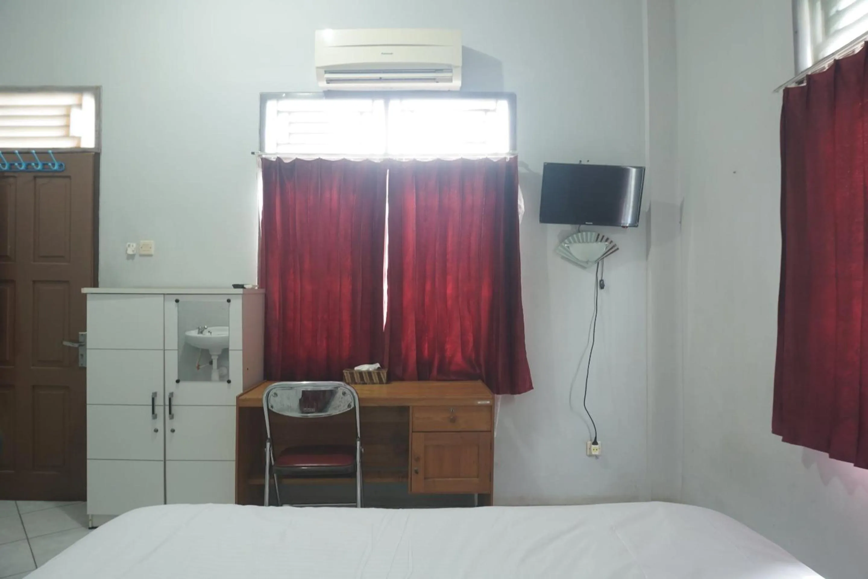 Bedroom, Bed in Hotel O Guest House Zidan 21