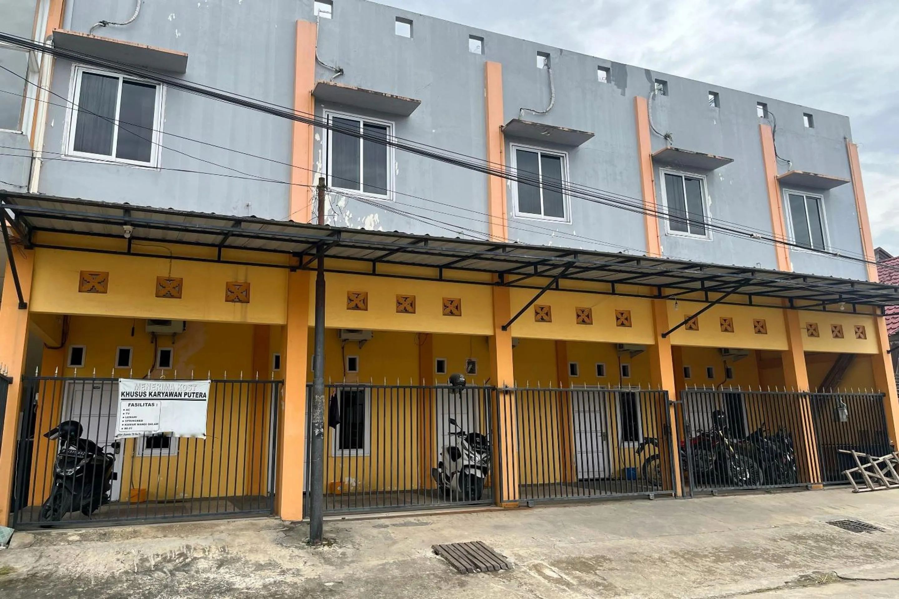 Facade/entrance in Hotel O Guest House Zidan 21