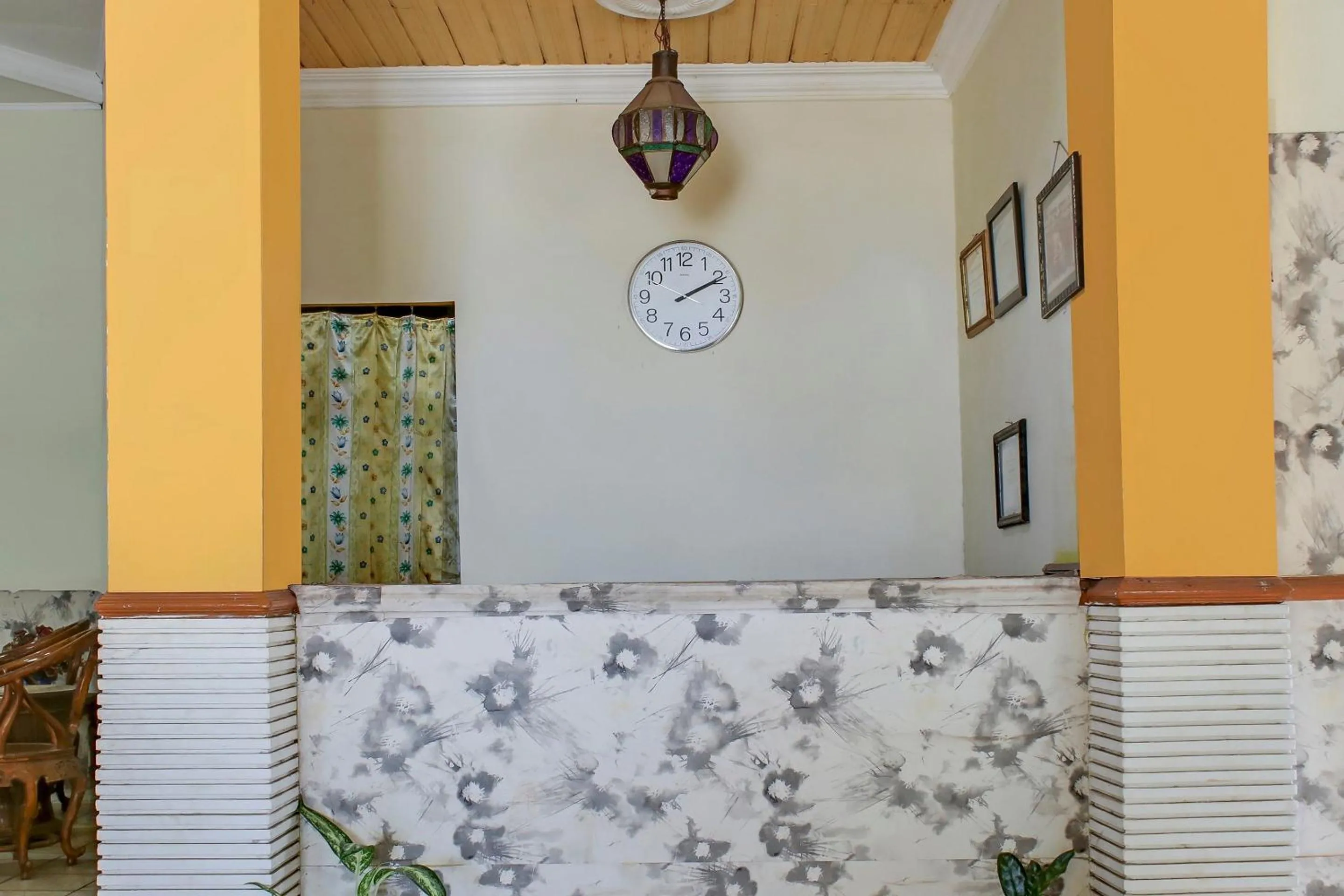 Lobby or reception in Hotel O Wisma Flamboyan NearTaman Makam Pahlawan