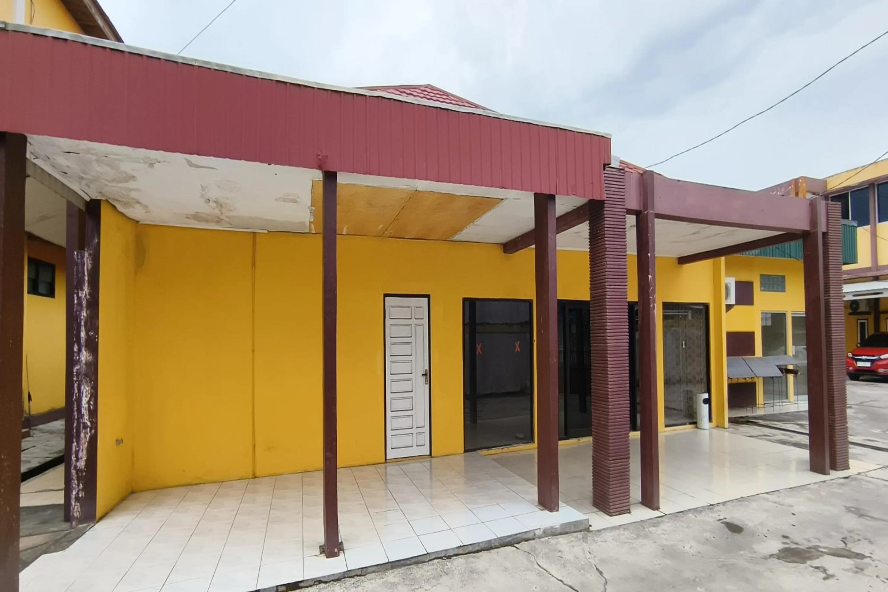 Facade/entrance in Hotel O Wisma Flamboyan NearTaman Makam Pahlawan