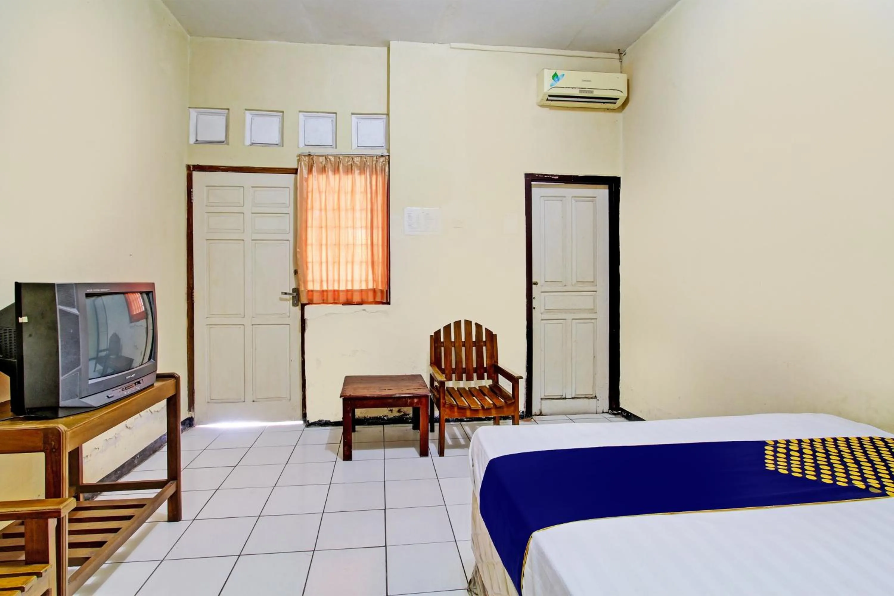 Bedroom, Bed in Hotel O Juan Guest House