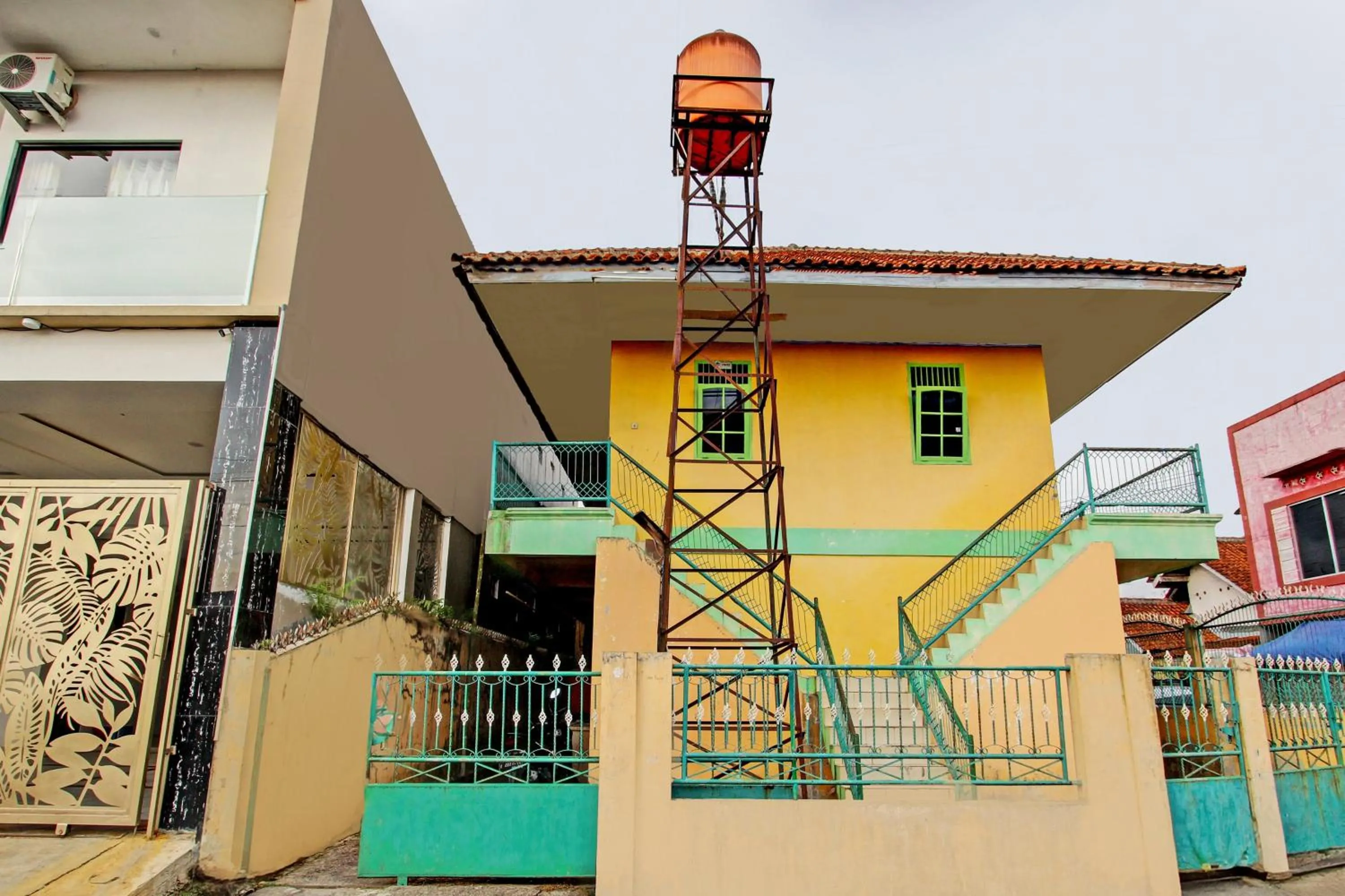 Facade/entrance in Hotel O Juan Guest House