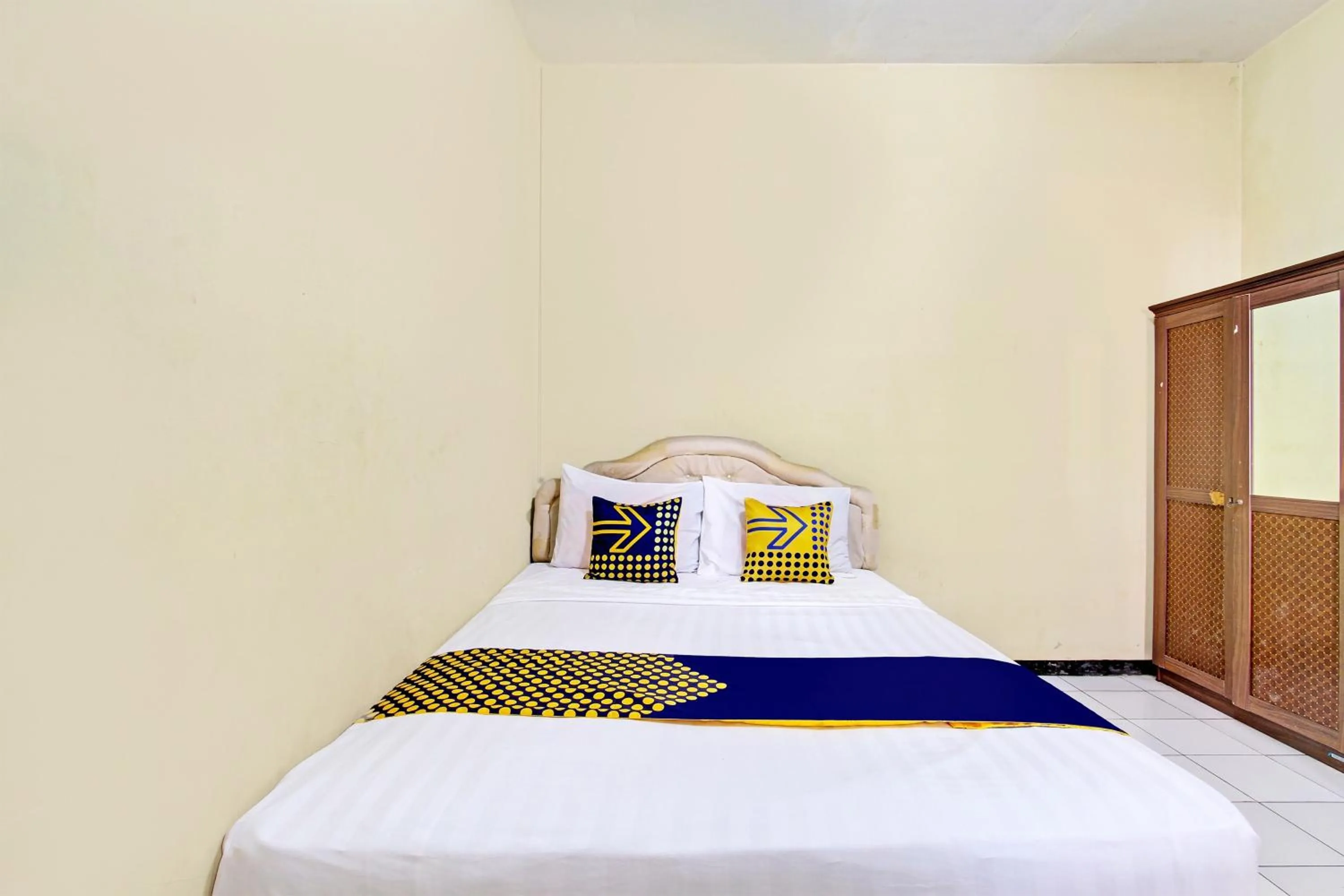 Bedroom, Bed in Hotel O Juan Guest House