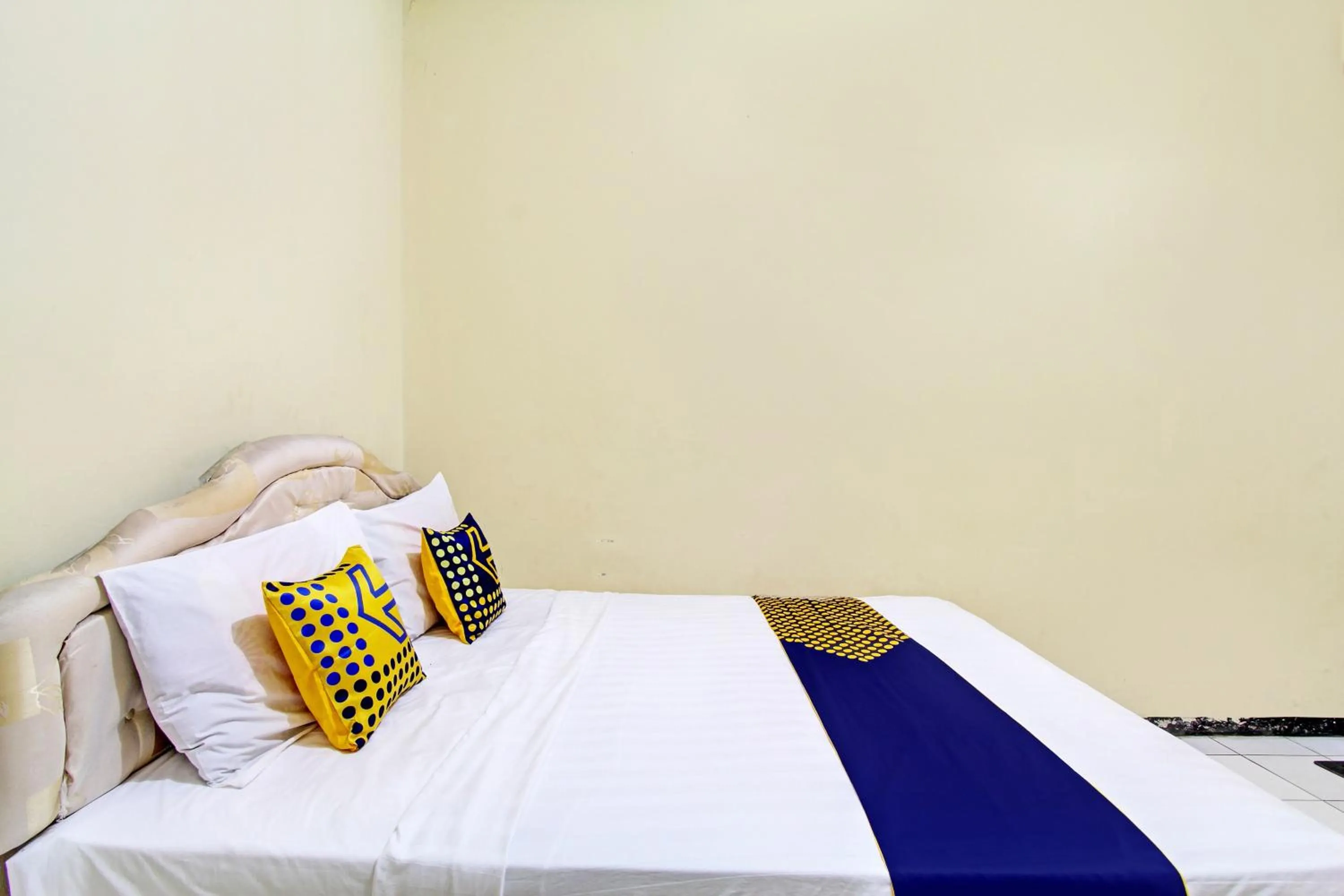 Bedroom, Bed in Hotel O Juan Guest House