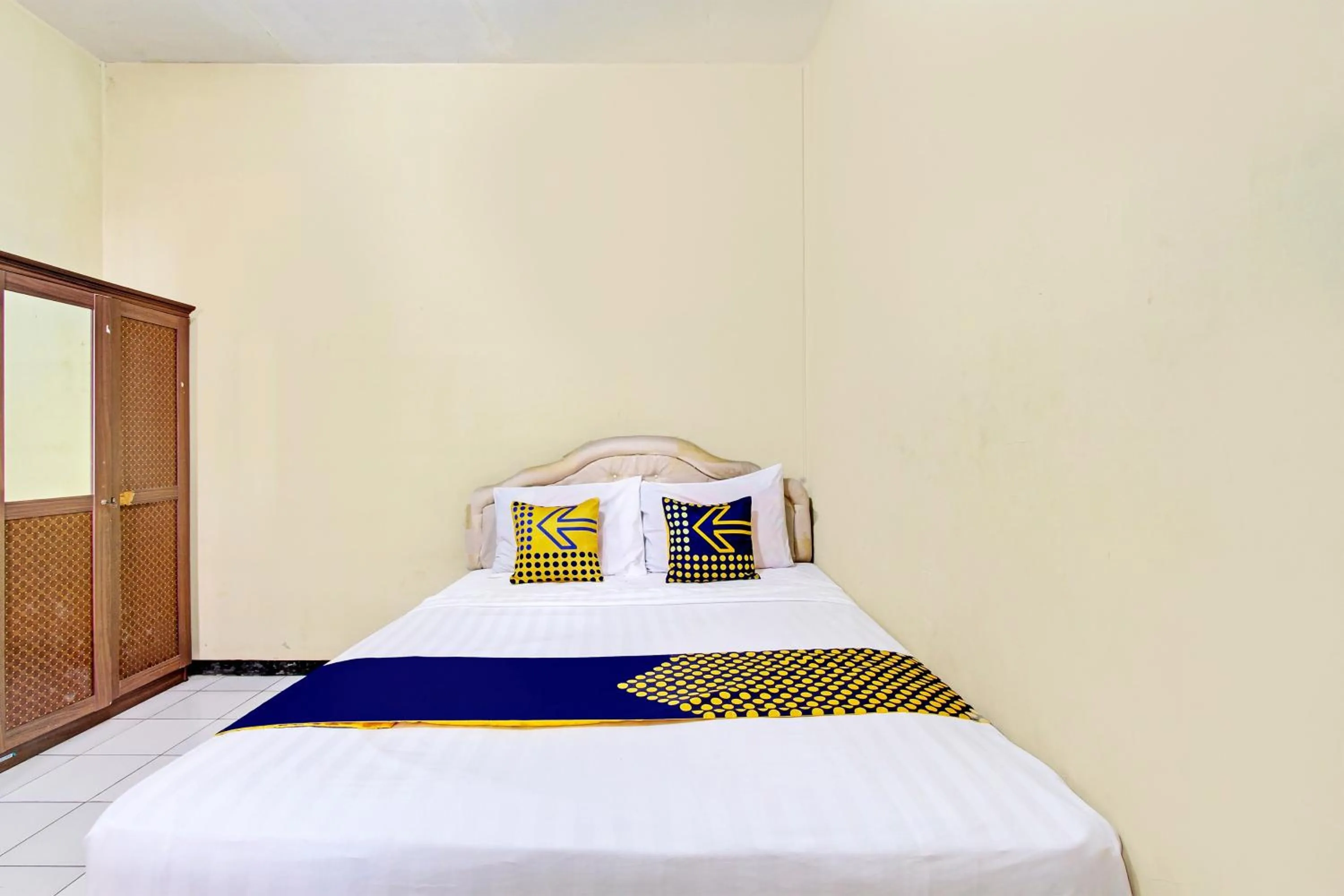 Bedroom, Bed in Hotel O Juan Guest House