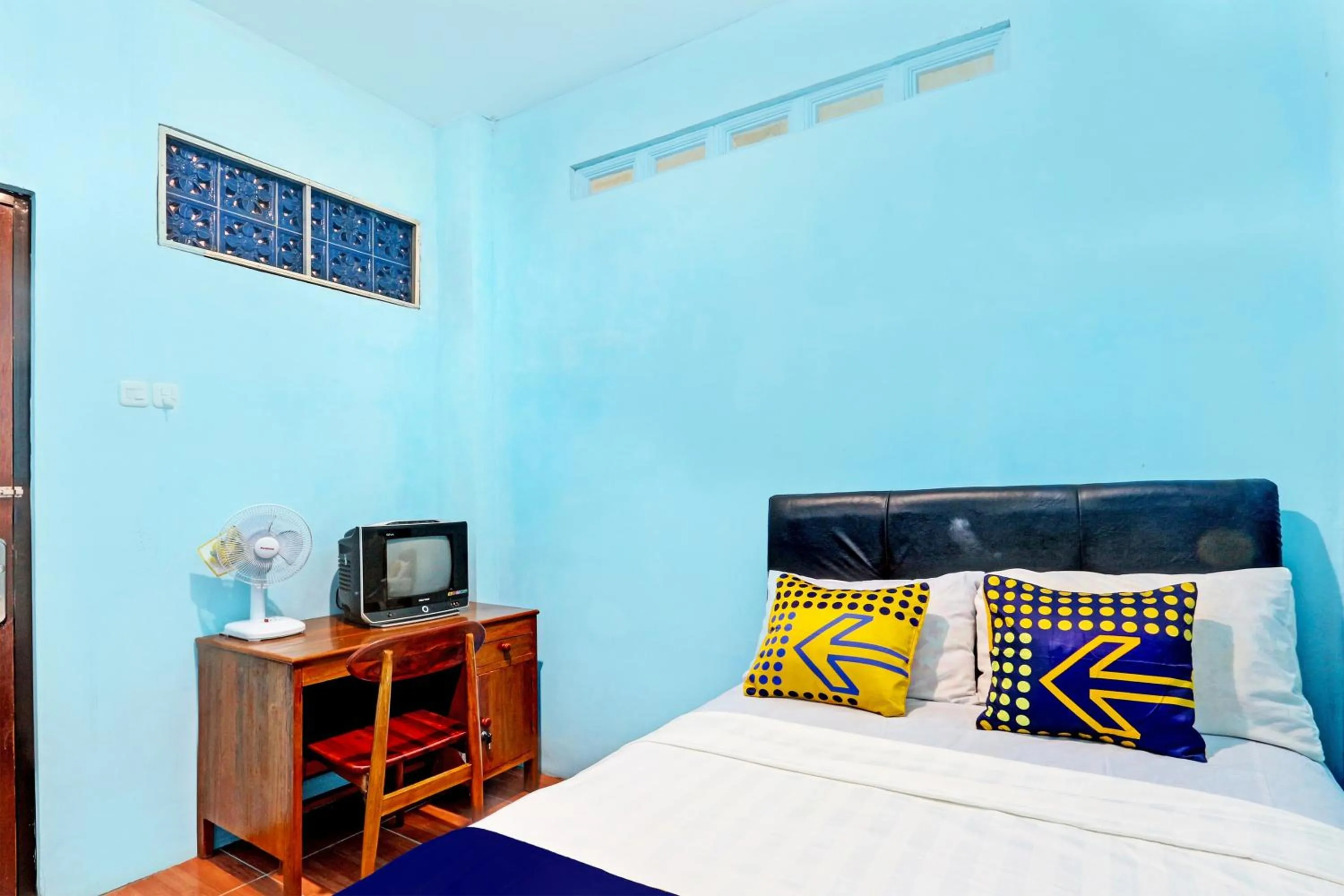 Bedroom, Bed in Hotel O Juan Guest House