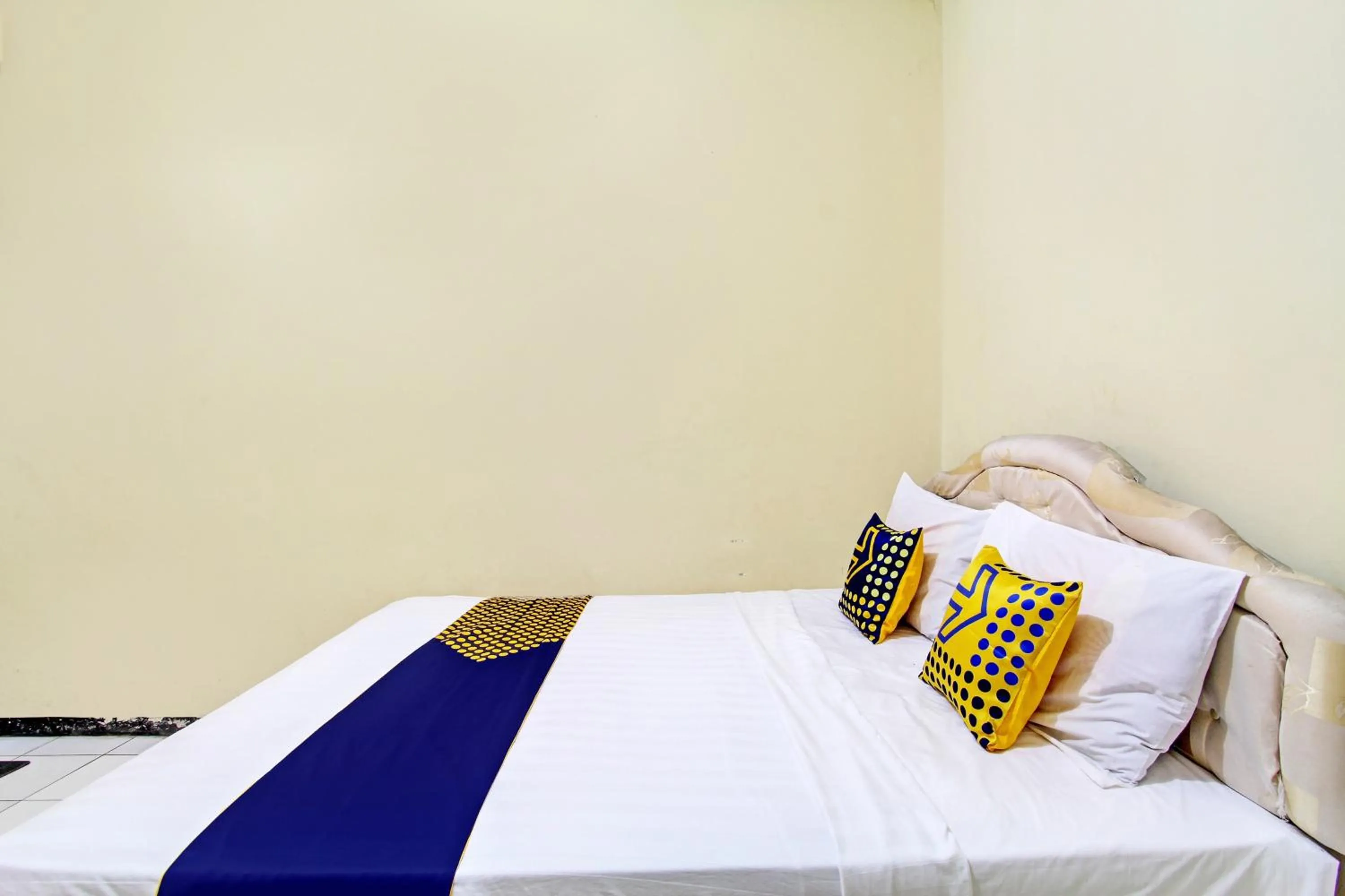 Bedroom, Bed in Hotel O Juan Guest House