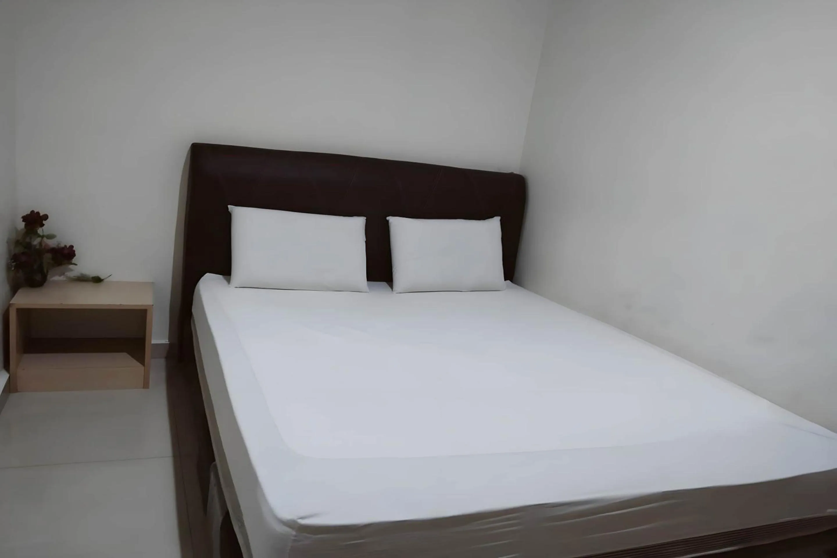 Bedroom, Bed in Hotel O Pondok Almirah