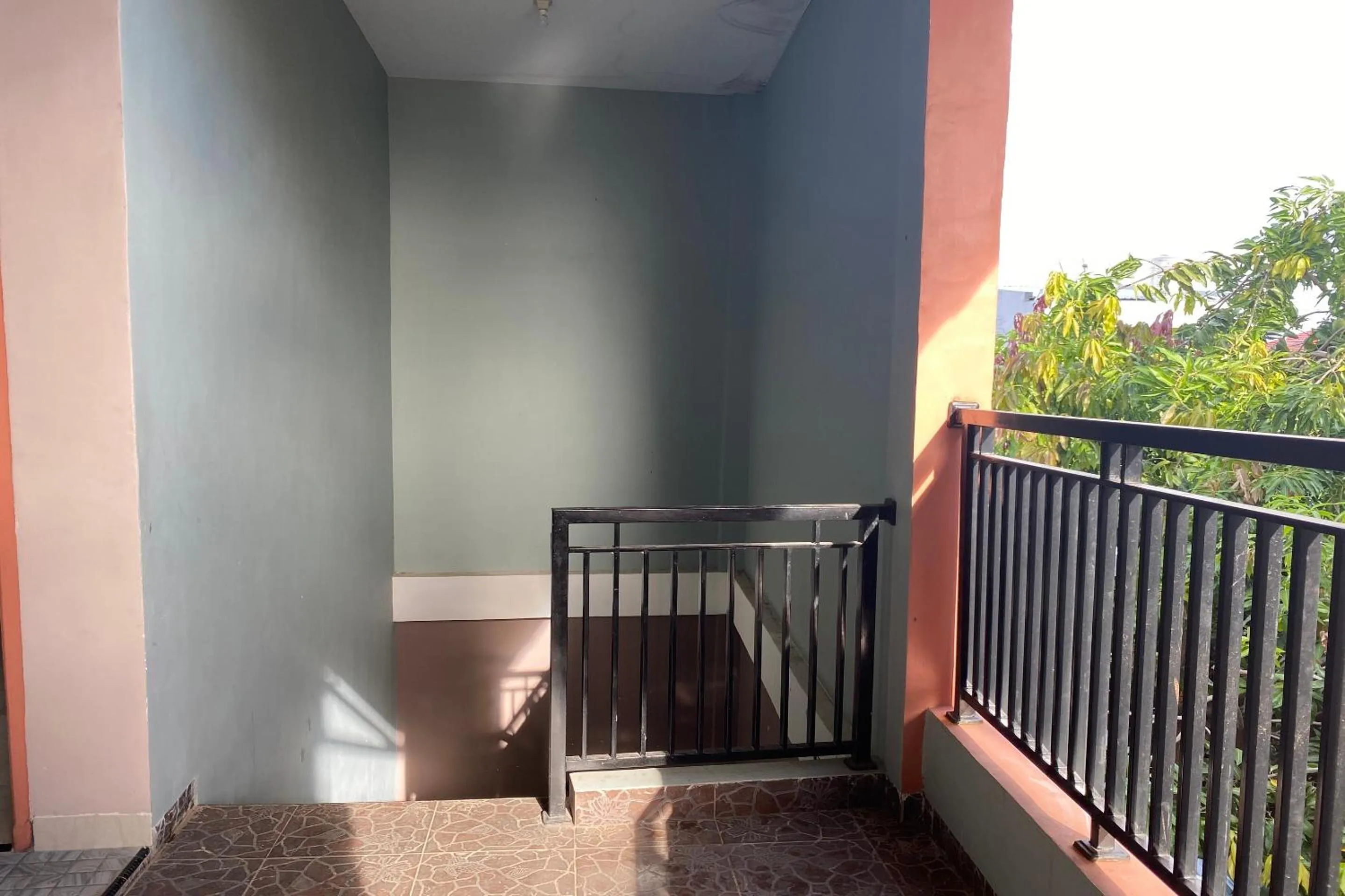 Lobby or reception in Hotel O Pondok Almirah