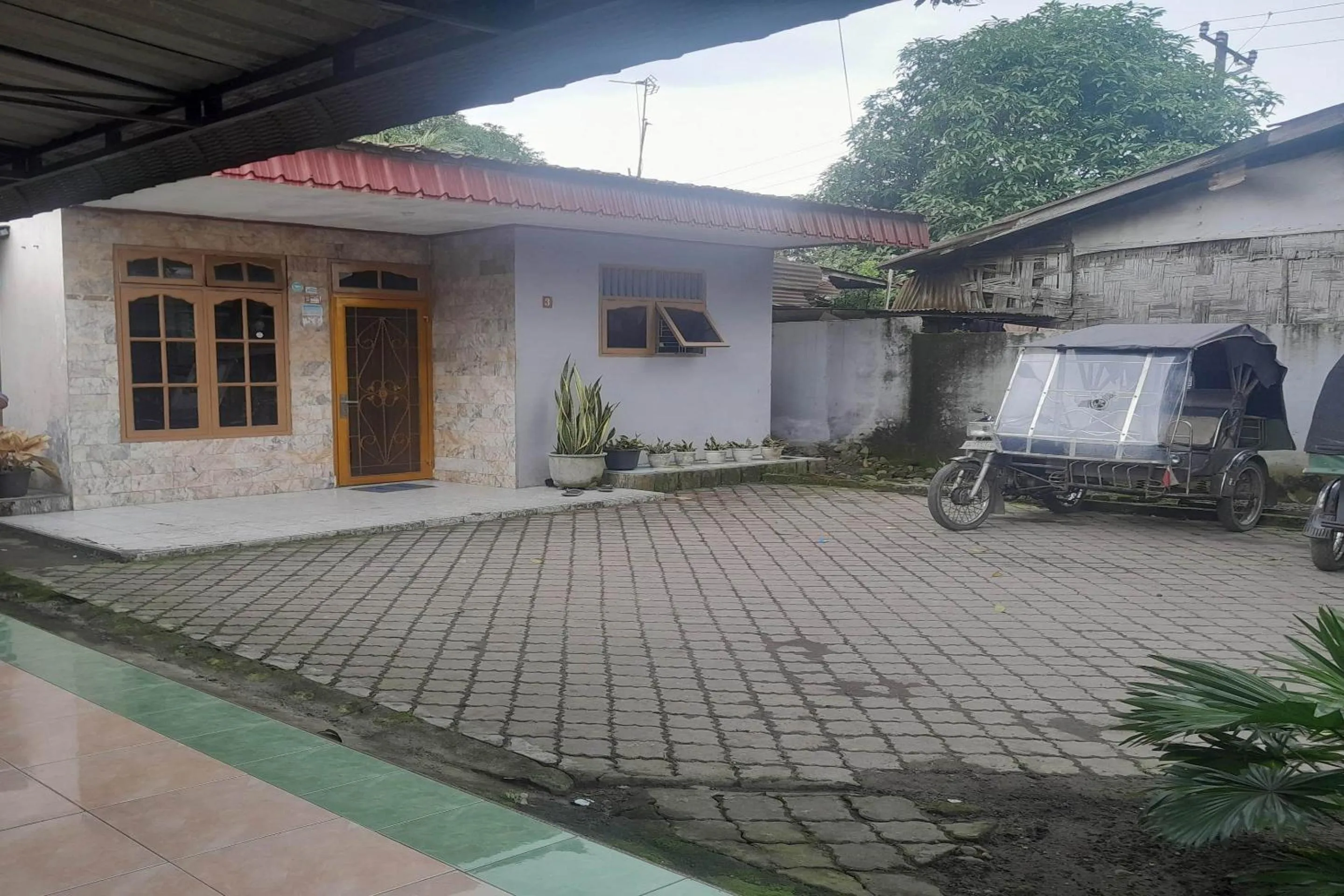 Facade/entrance in Hotel O Kamboja Homestay Syariah