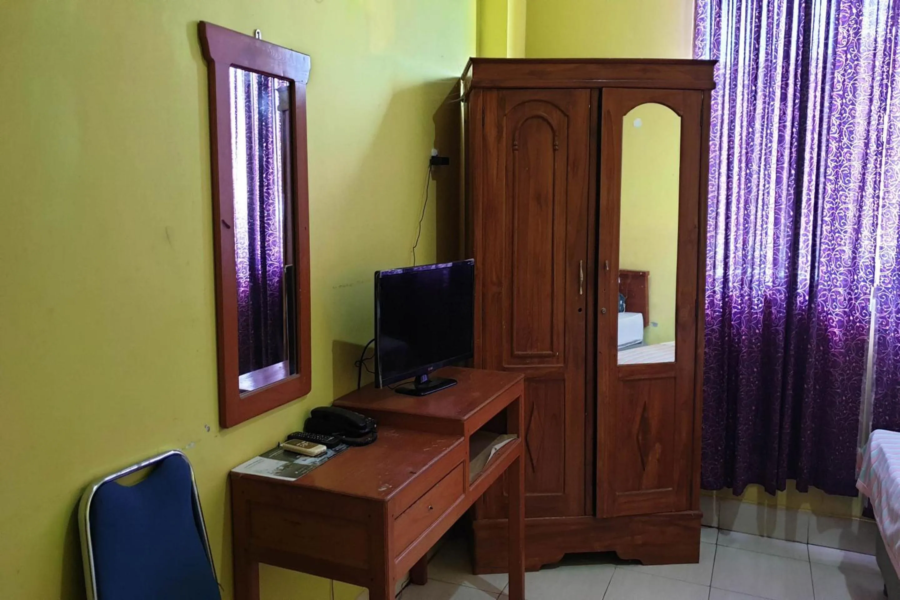 Bedroom in Hotel O Wisma Haji BunbunNearYani Heahlerr