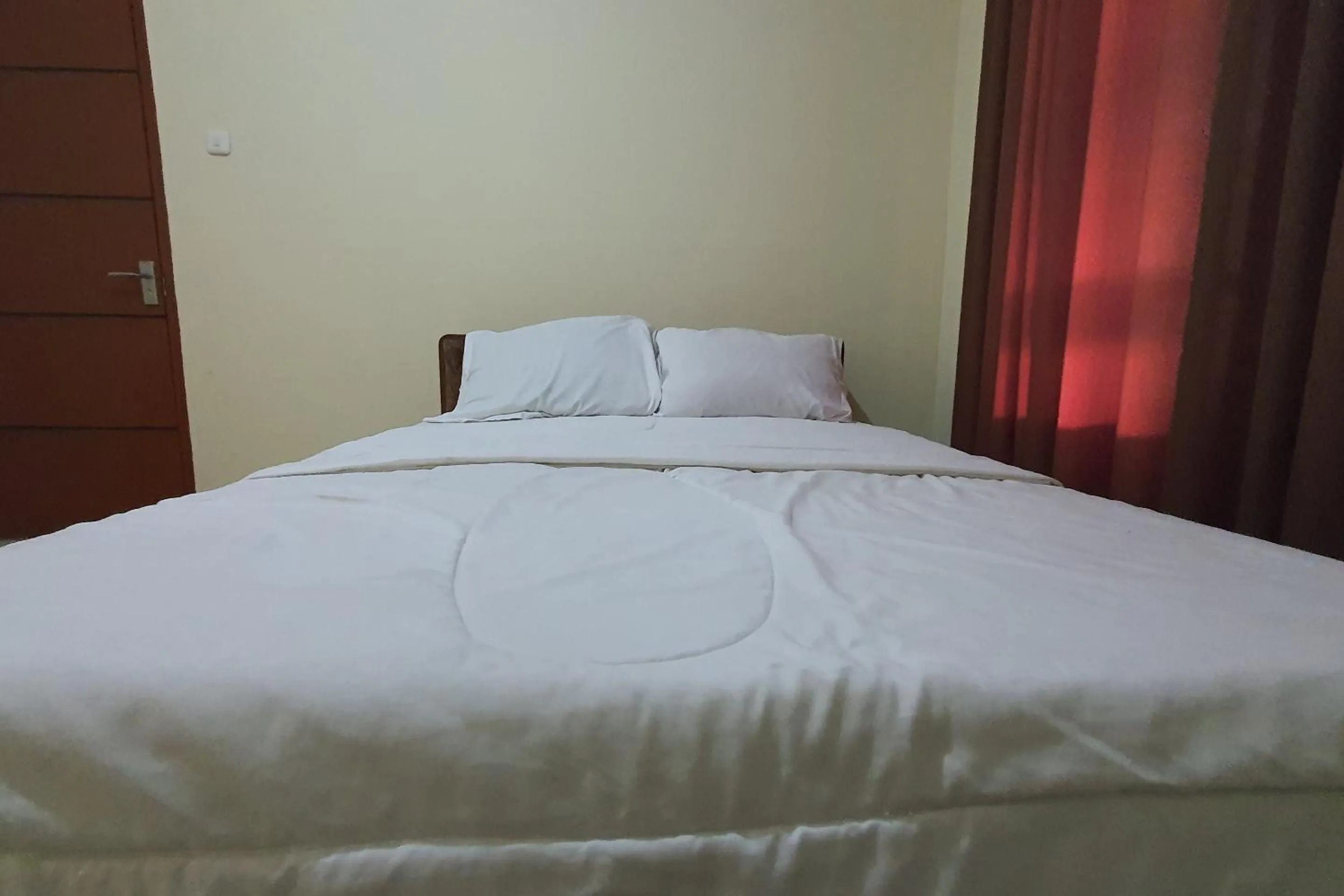 Bedroom, Bed in Hotel O Wisma Haji BunbunNearYani Heahlerr