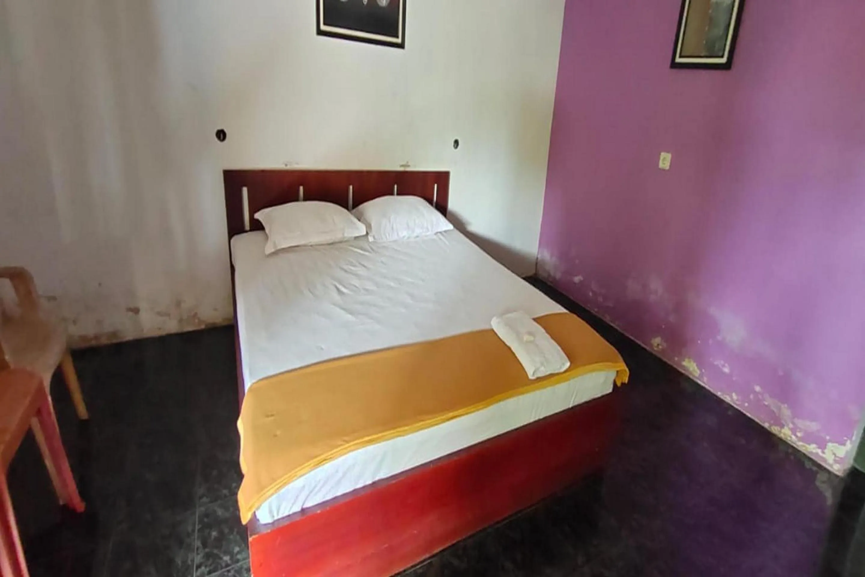 Bedroom, Bed in Hotel O Wisma Haji BunbunNearYani Heahlerr