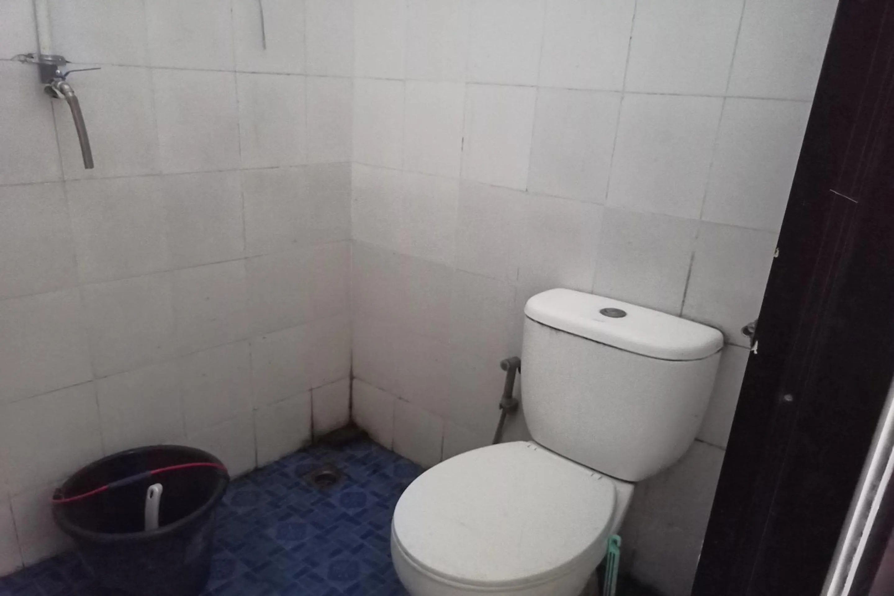 Bathroom in Hotel O Wisma Haji BunbunNearYani Heahlerr