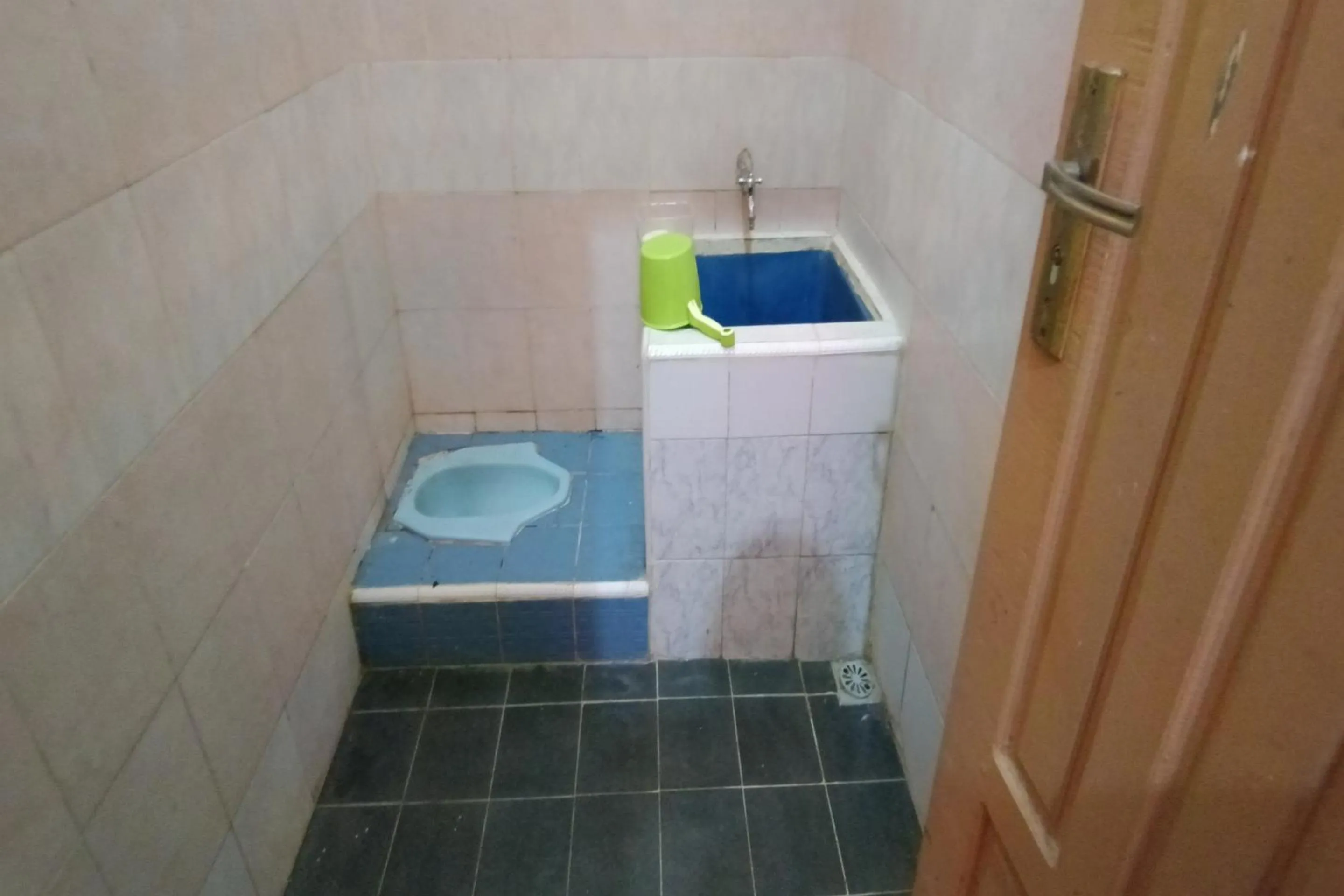 Bathroom in Hotel O Wisma Haji BunbunNearYani Heahlerr