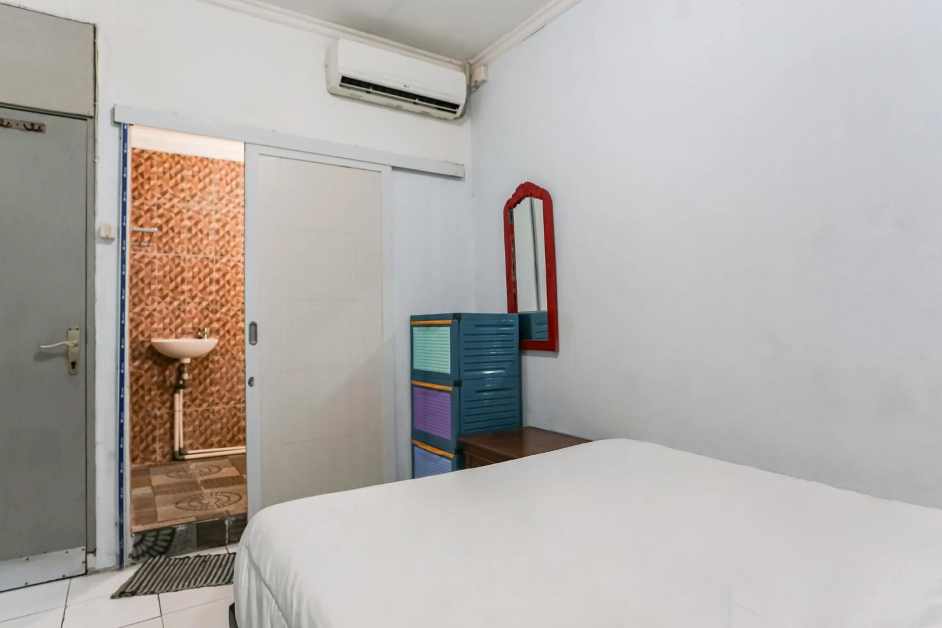 Bedroom in SPOT ON 93515 Pulo Gebang Guest House