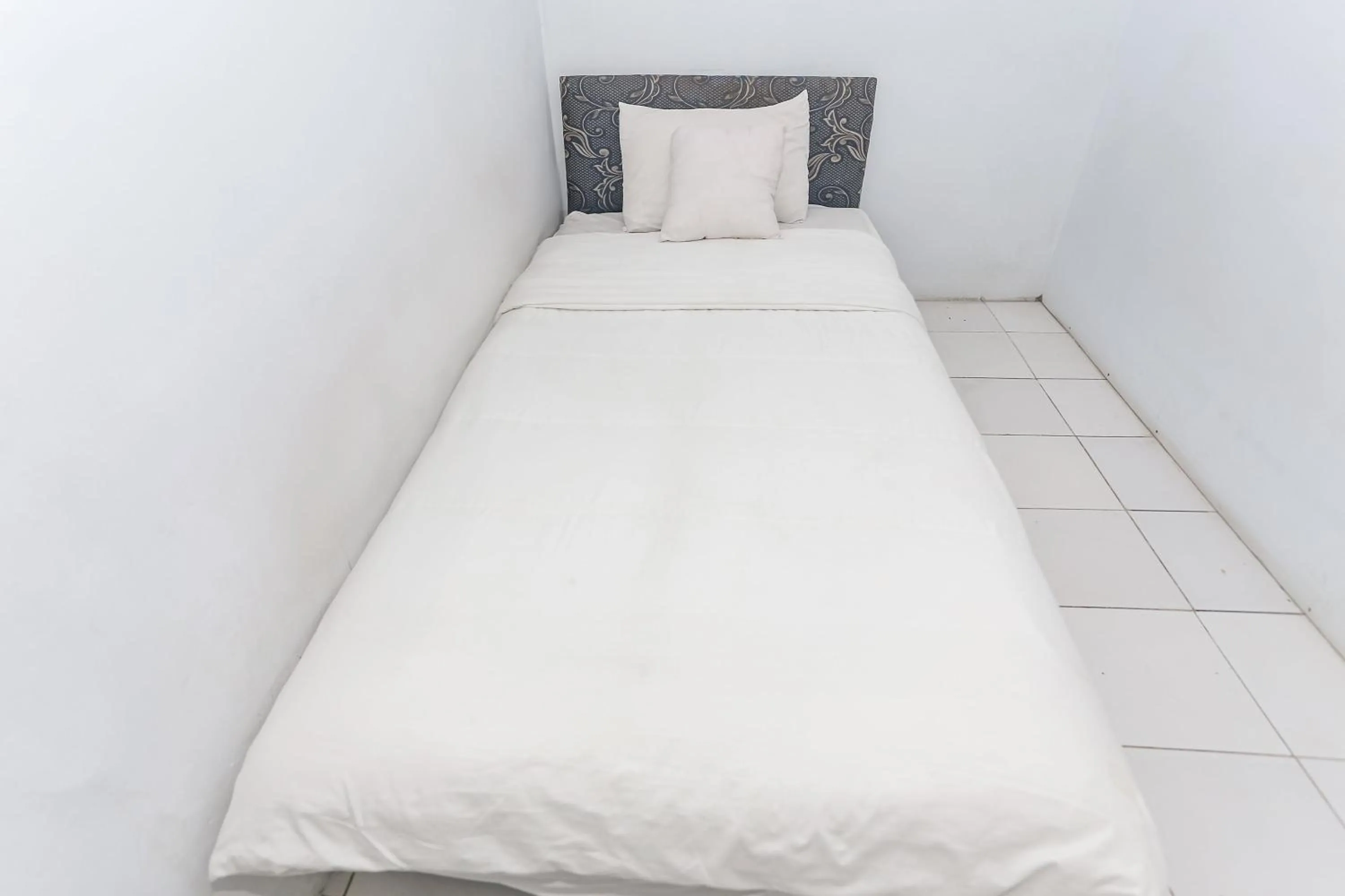 Bedroom in SPOT ON 93515 Pulo Gebang Guest House