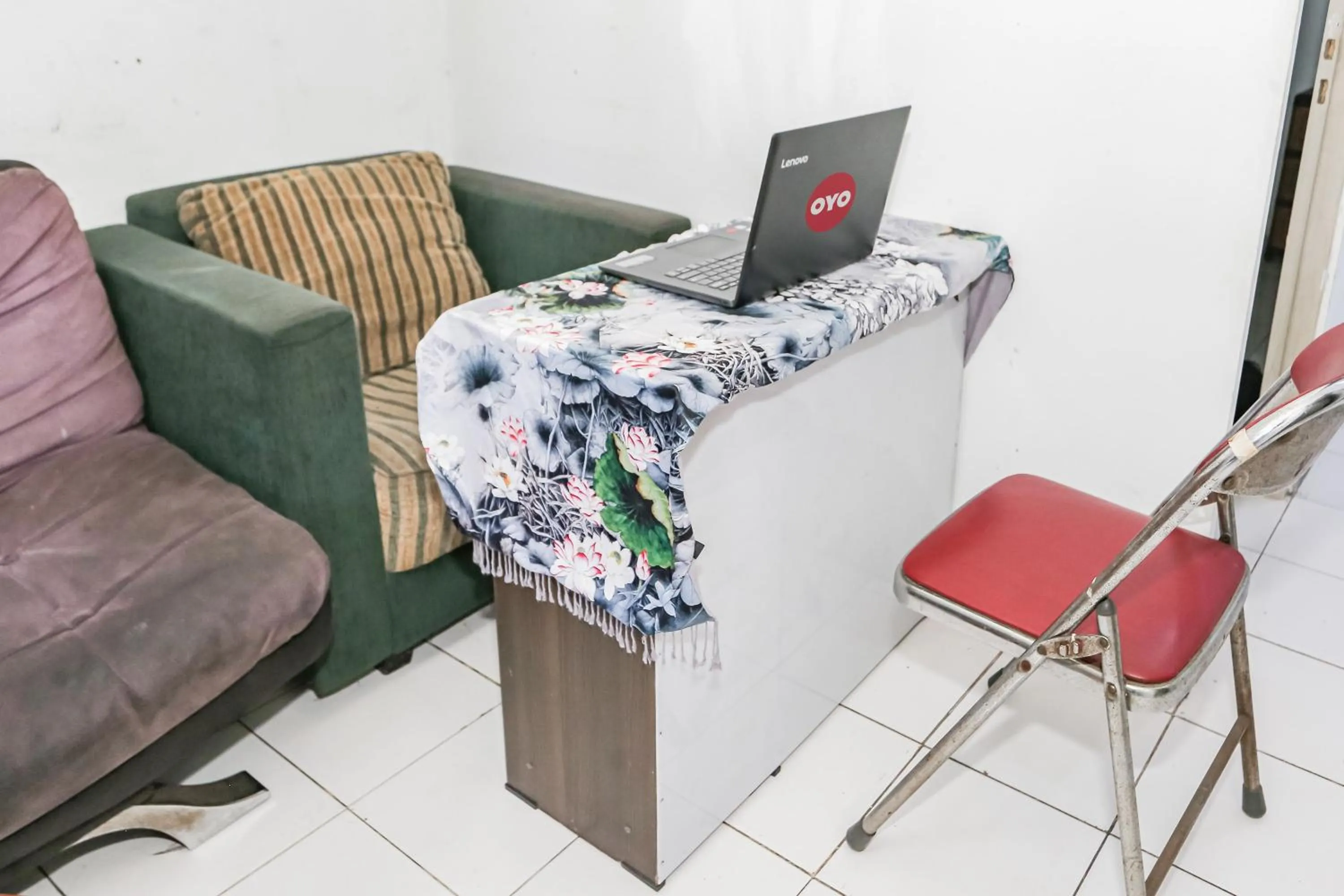 Lobby or reception in SPOT ON 93515 Pulo Gebang Guest House