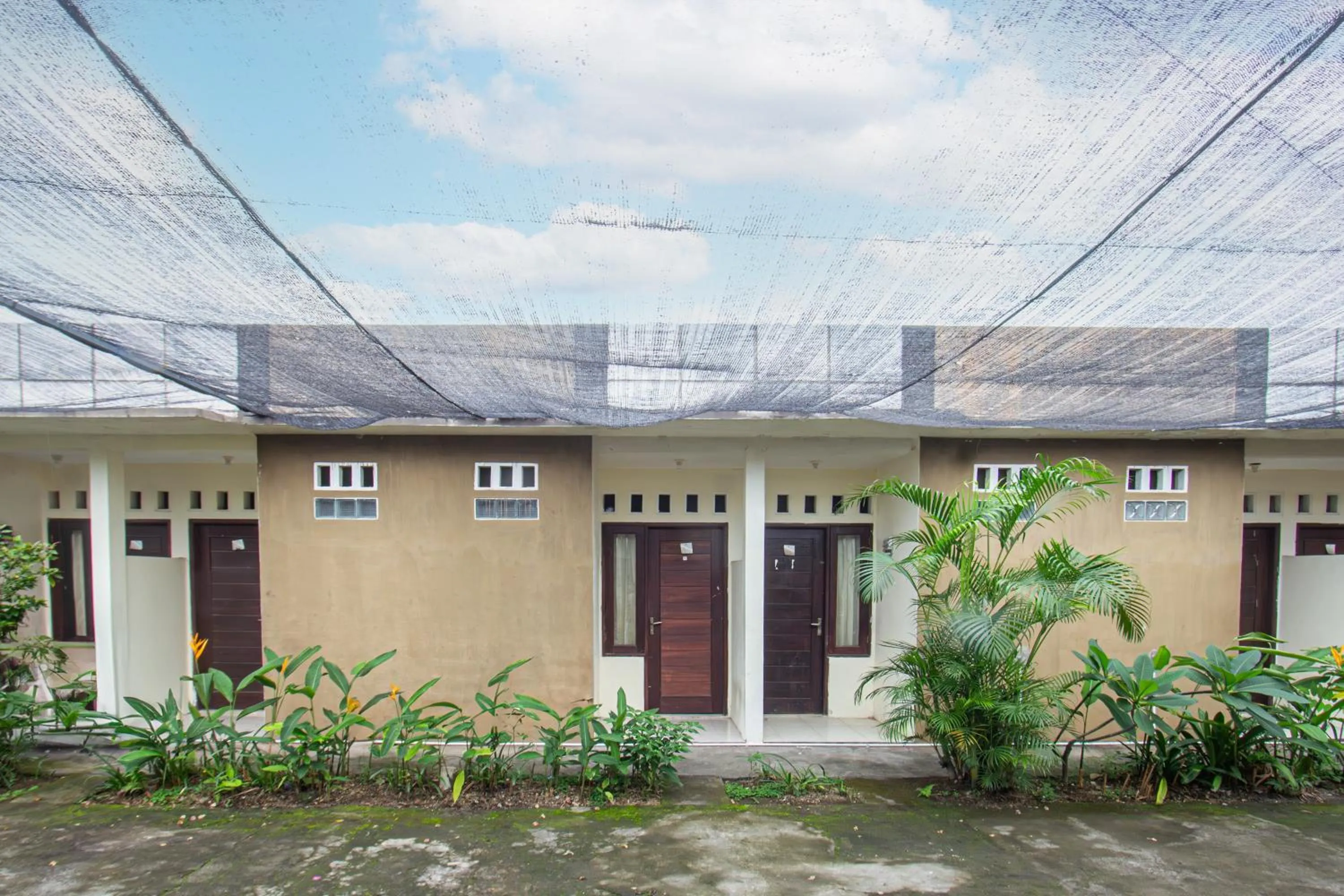 Facade/entrance in Hotel O Penginapan Melati Tanjung Near Kantor Pengamat Pengairan Tanjung