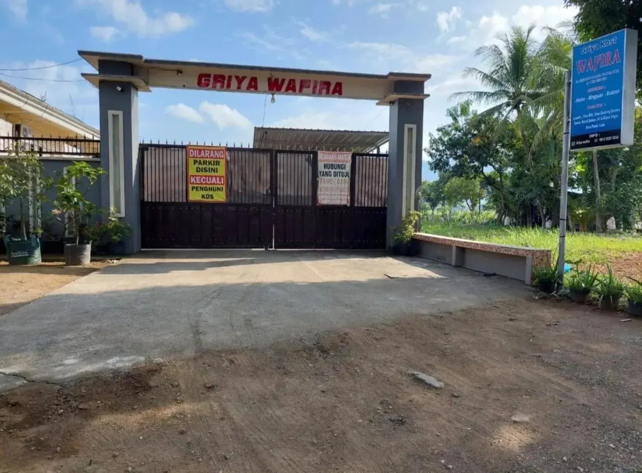 OYO Life 93525 Griya Wafira Trenggalek Syariah OYO Life 93525 Griya Wafira Trenggalek Syariah