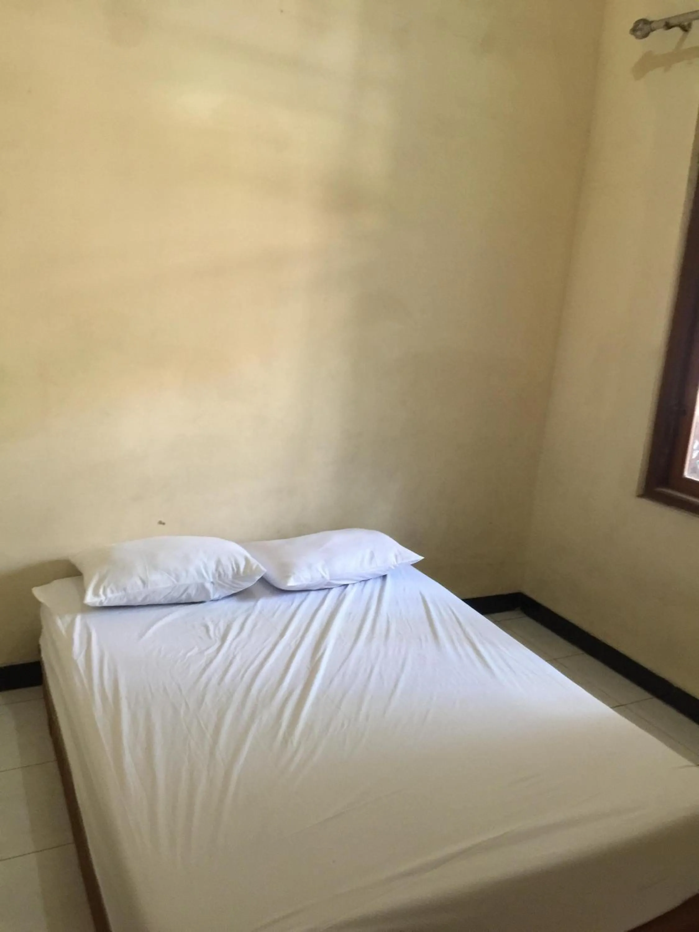 Bedroom, Bed in OYO Life 93525 Griya Wafira Trenggalek Syariah