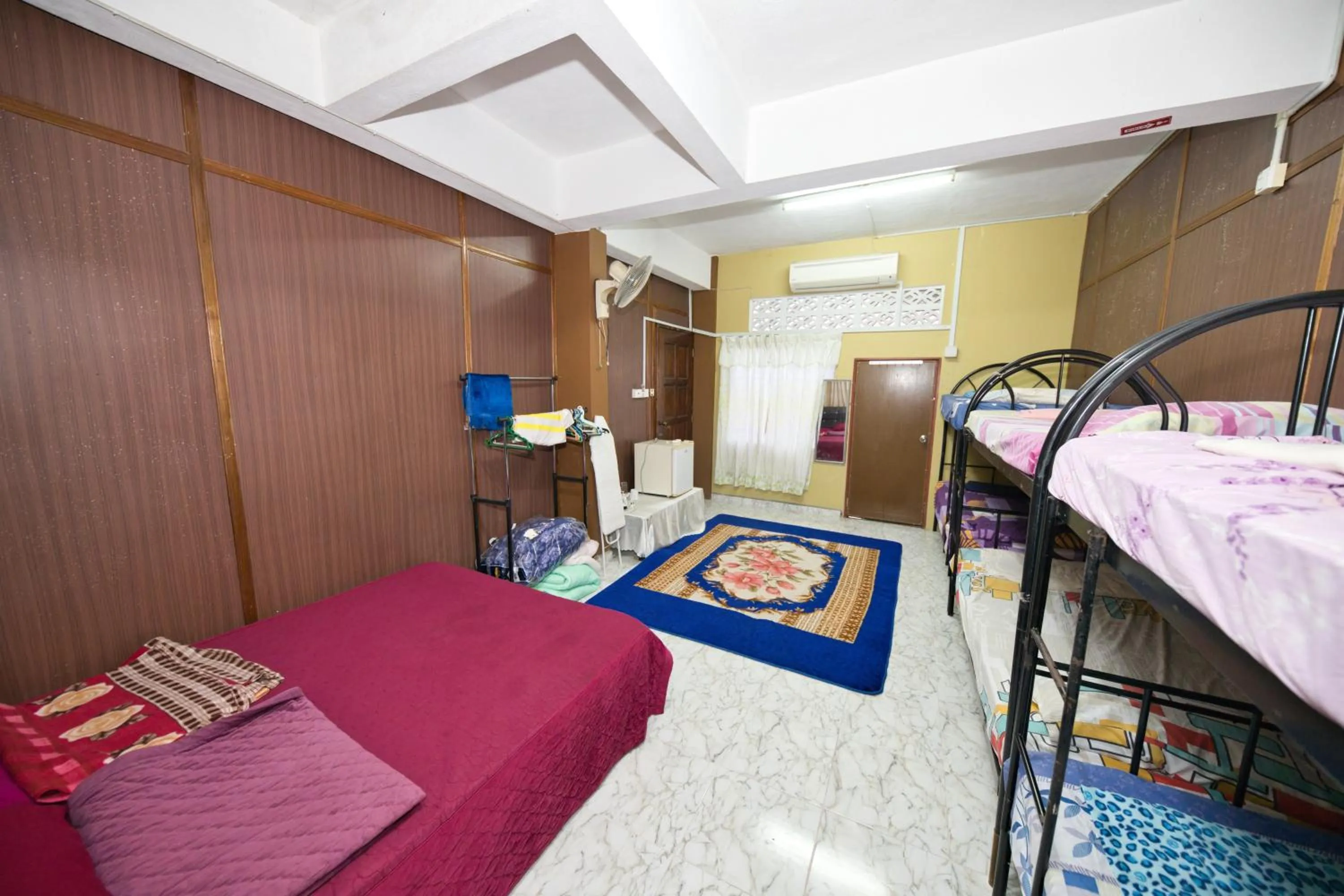 Bedroom in OYO 90915 Ilham Villa