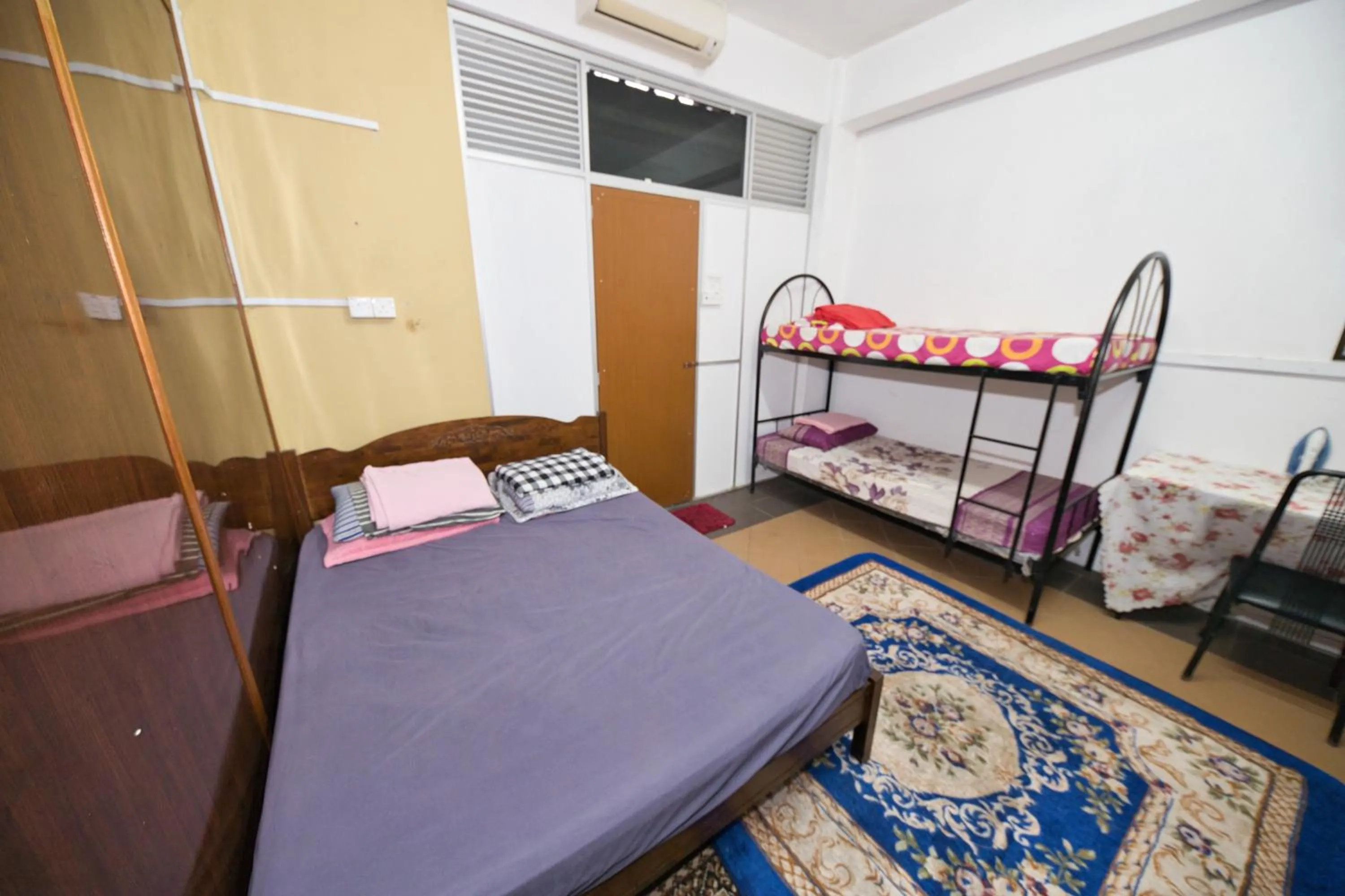 Bedroom in OYO 90915 Ilham Villa