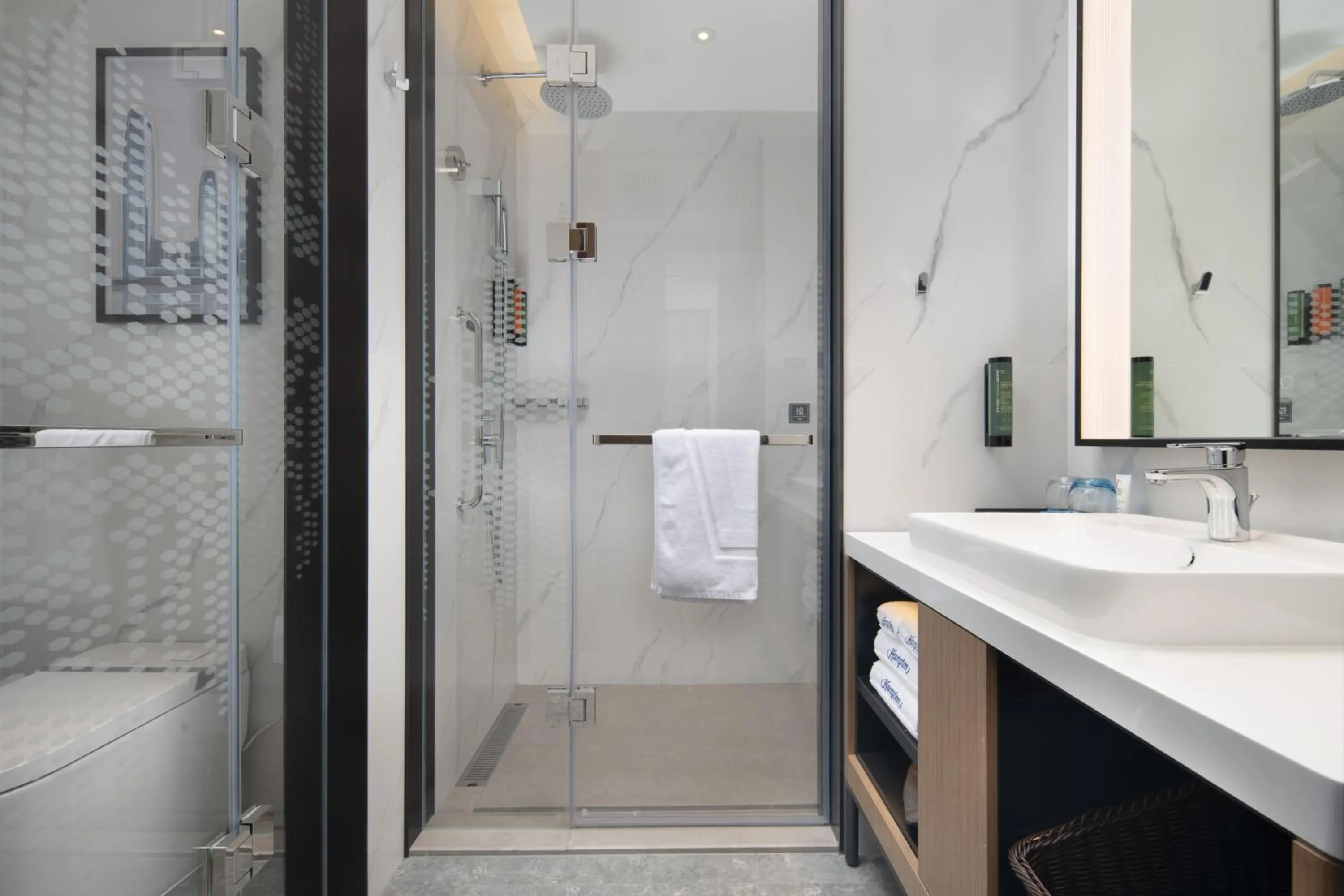 Shower in Hampton by Hilton Guangzhou Renhe Baiyun Airport-Free Shuttle Bus During The Canton Fair