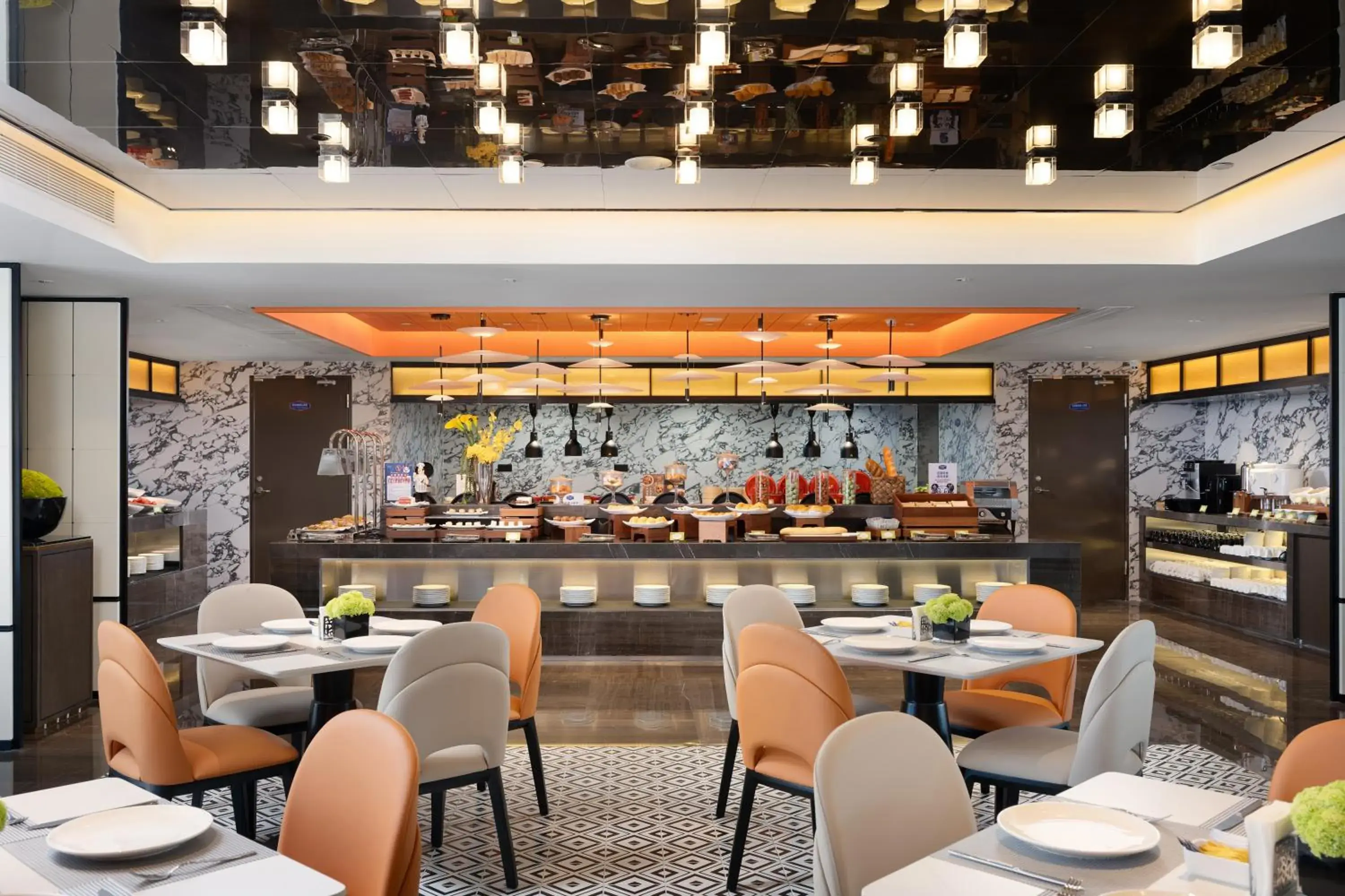 Restaurant/places to eat in Hampton by Hilton Guangzhou Renhe Baiyun Airport-Free Shuttle Bus During The Canton Fair Restaurant/places to eat in Hampton by Hilton Guangzhou Renhe Baiyun Airport-Free Shuttle Bus During The Canton Fair