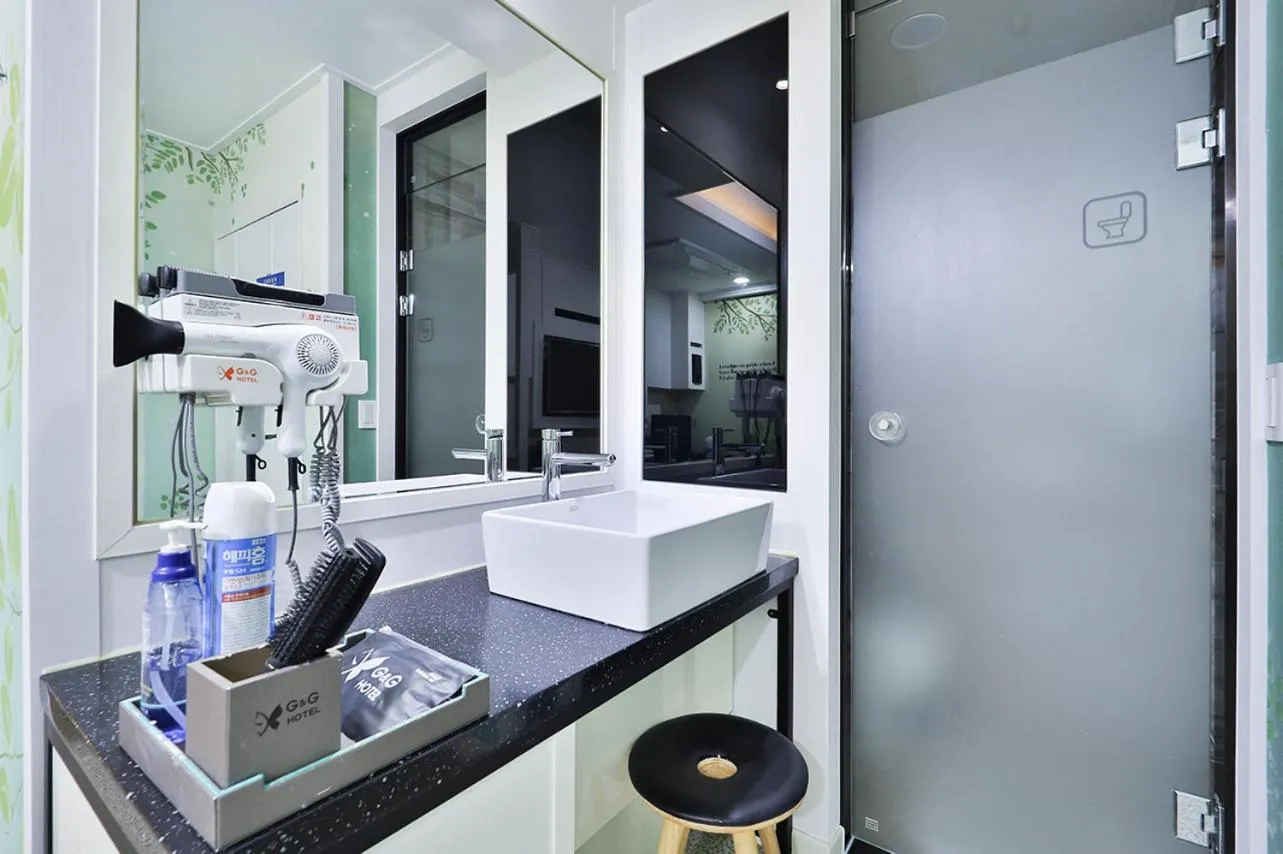 Bathroom in G&G Hotel