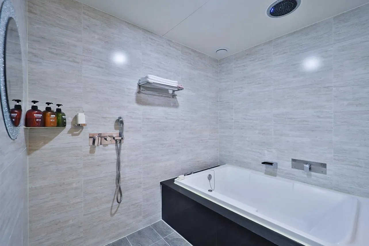 Bathroom in G&G Hotel