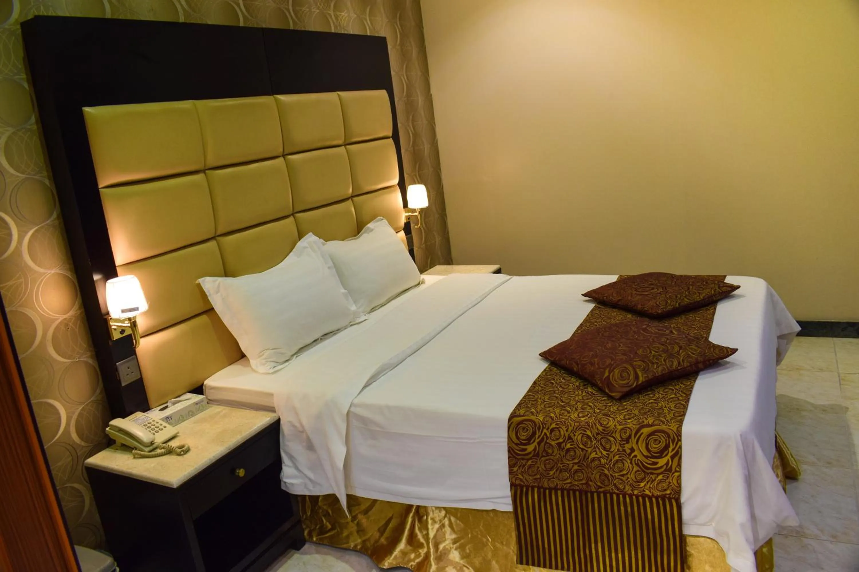 Bed in Arjan Qurtuba Served Apartments