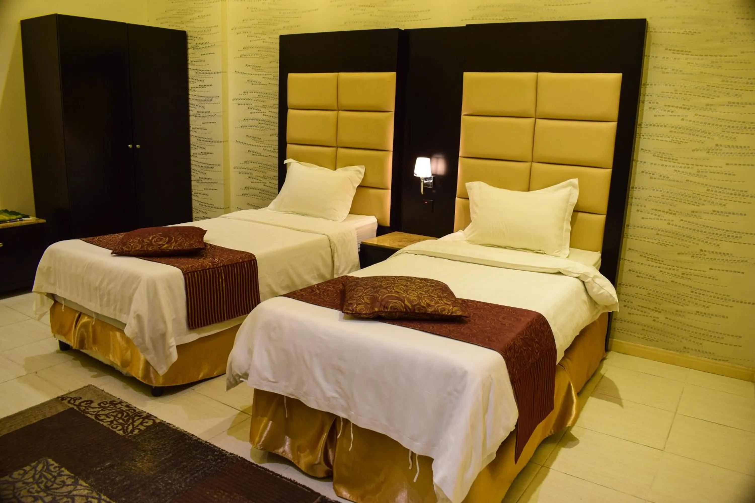 Bed in Arjan Qurtuba Served Apartments