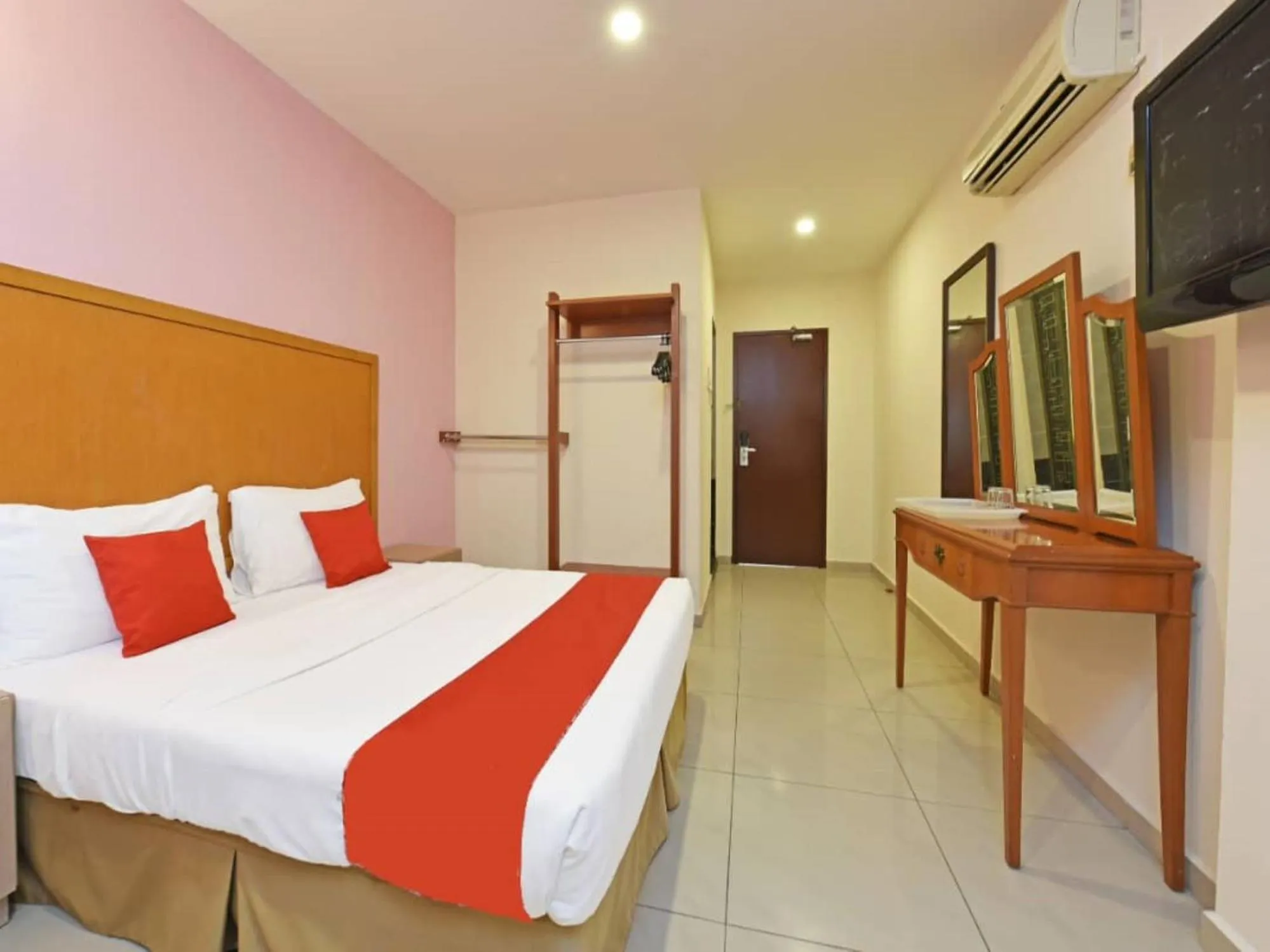 Bedroom, Bed in MRC Hotel Melaka Raya