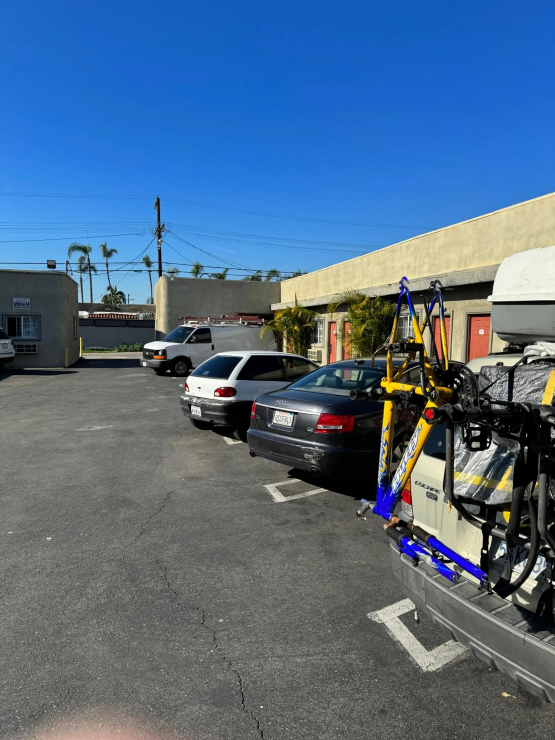 Parking in La Cienega Inn Motel