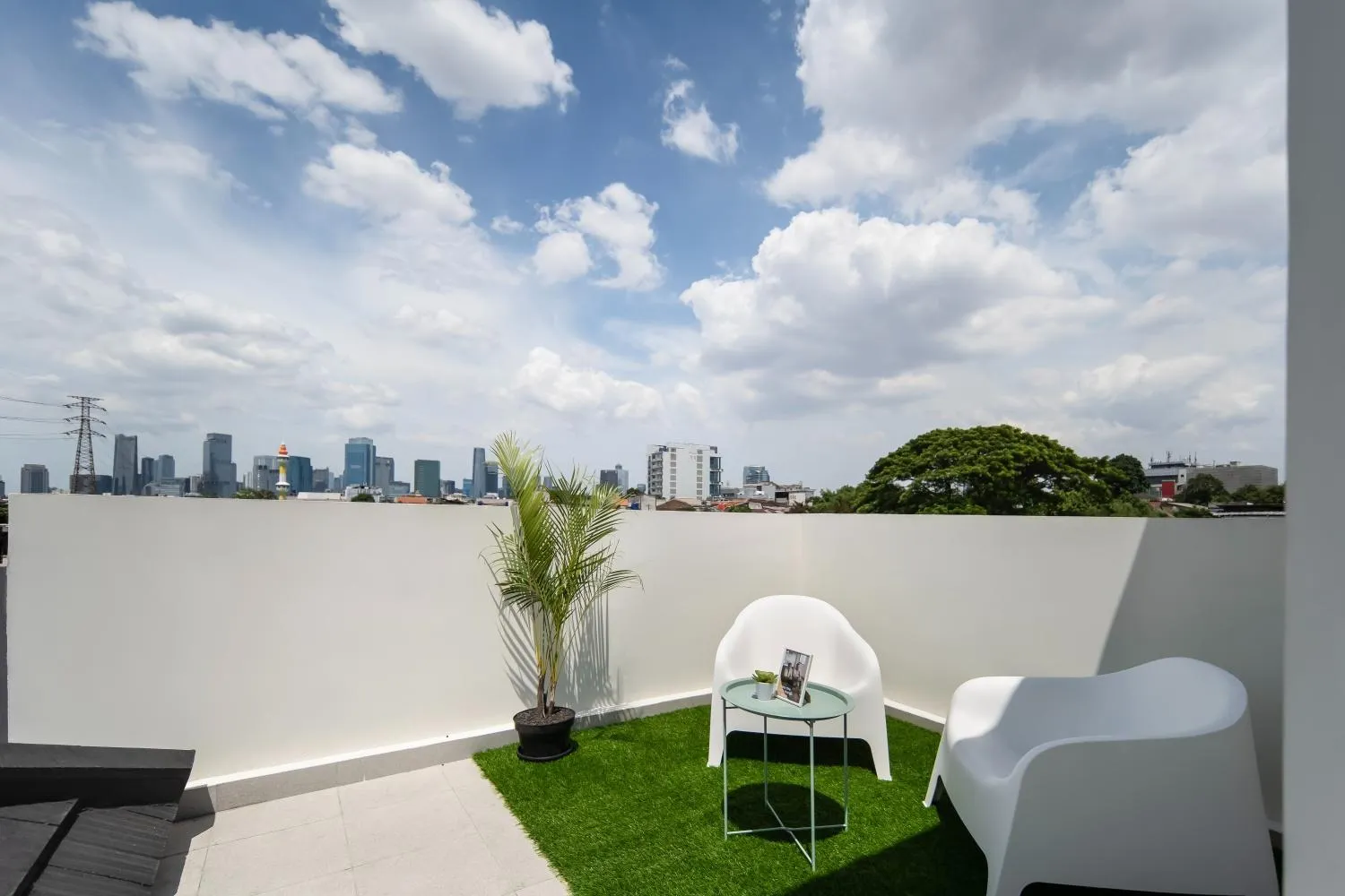 Property building in Cove River Haus