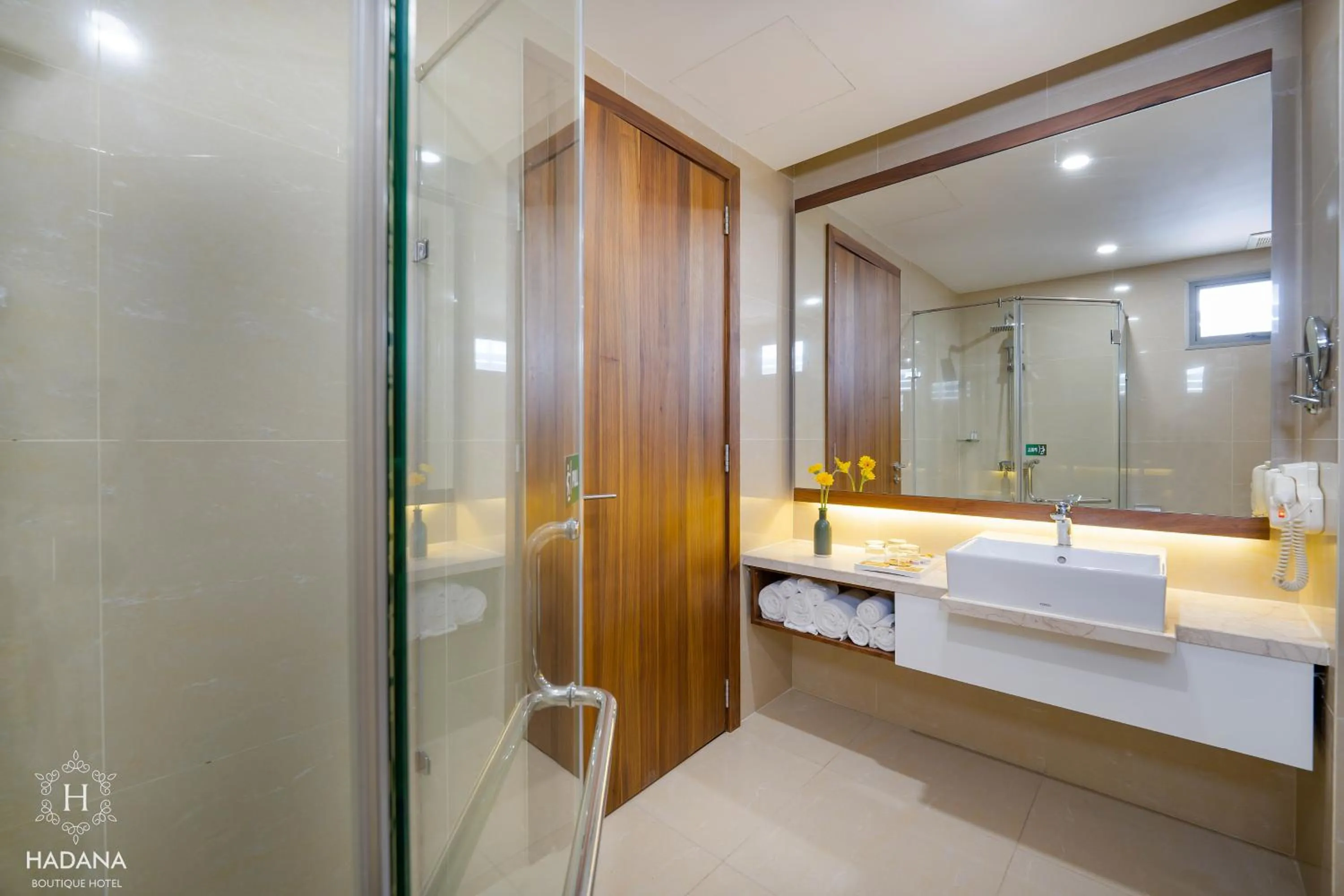 Shower in Hadana Boutique Hotel Danang