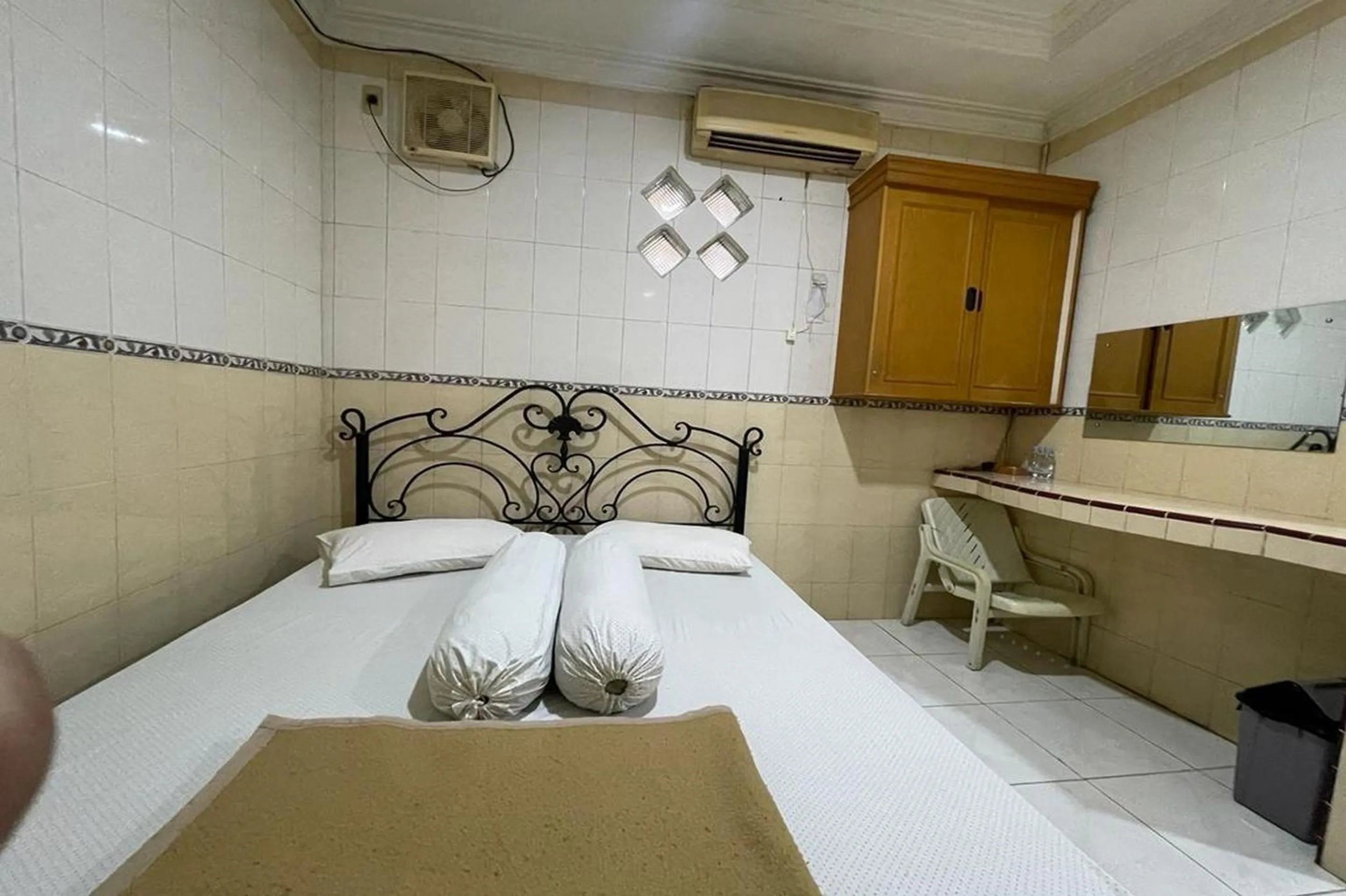 Bedroom, Bed in Hotel O Homestay Pakmuklis Syariah 2 Near Taman Mini Lhokseumawe