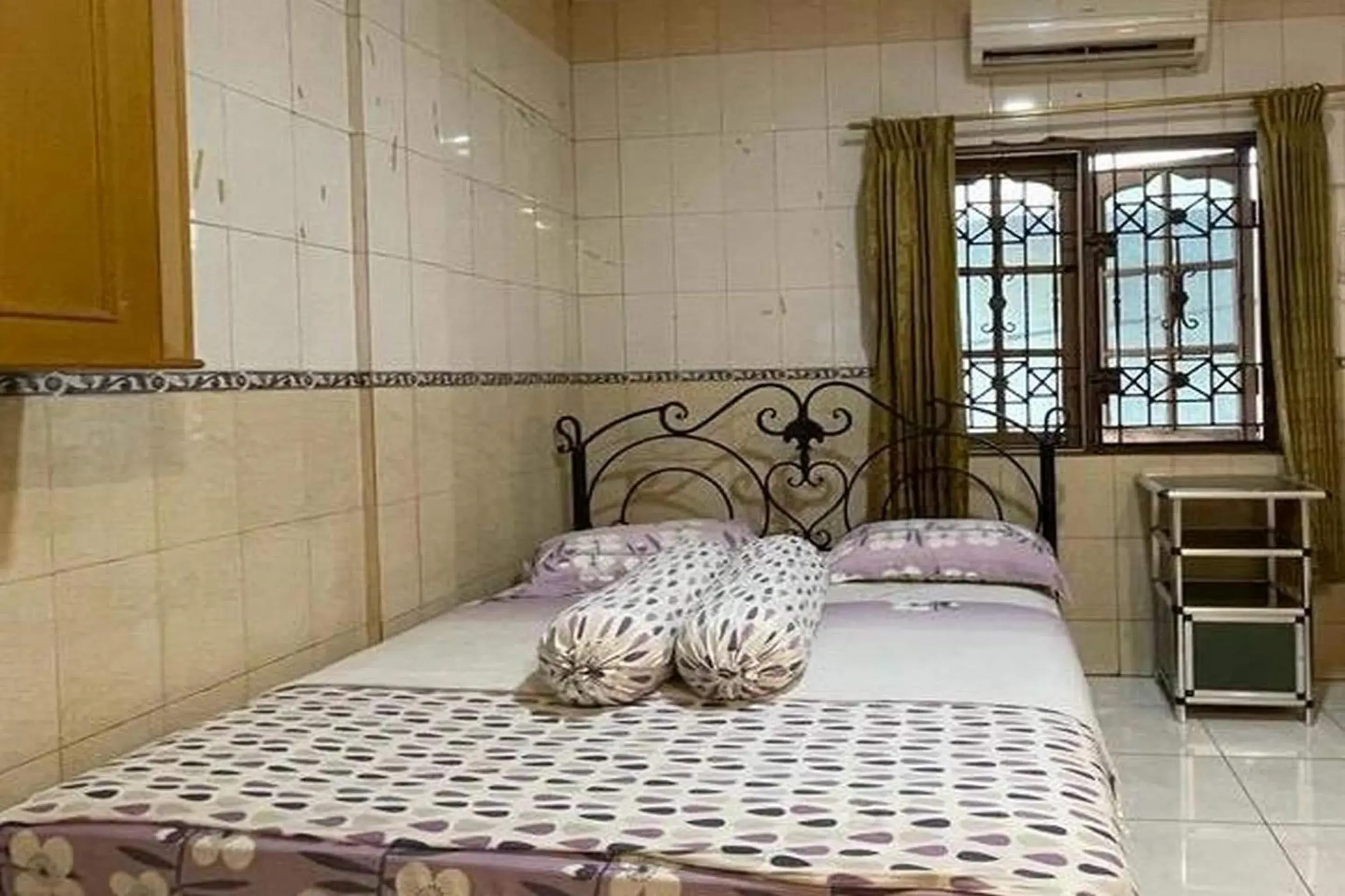 Bedroom in Hotel O Homestay Pakmuklis Syariah 2 Near Taman Mini Lhokseumawe Bedroom in Hotel O Homestay Pakmuklis Syariah 2 Near Taman Mini Lhokseumawe