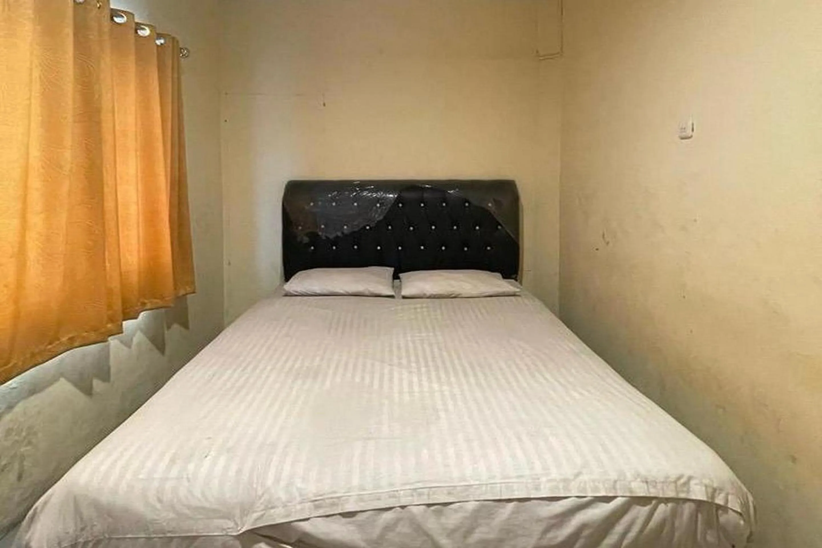 Bedroom in Hotel O Saril Riverside HomestayNearLapangan Musara Alun